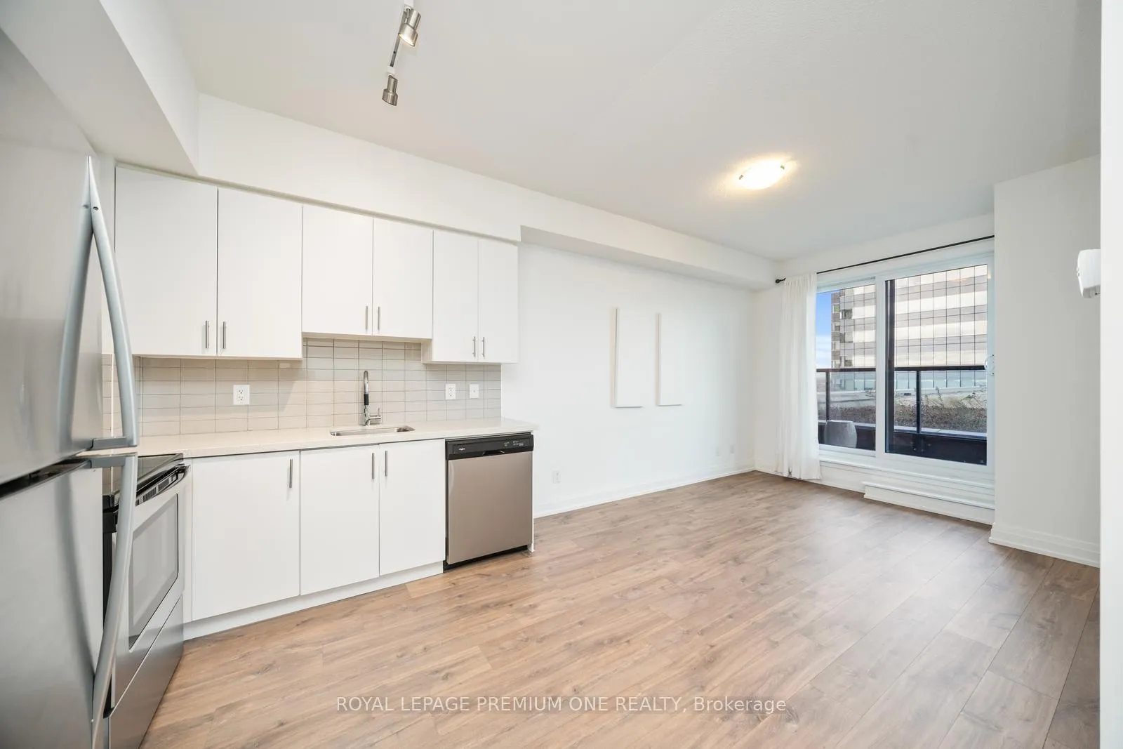 Photo 11 of Unit 804, 3600 Highway 7, Vaughan, Vaughan Corporate Centre — HOMEH