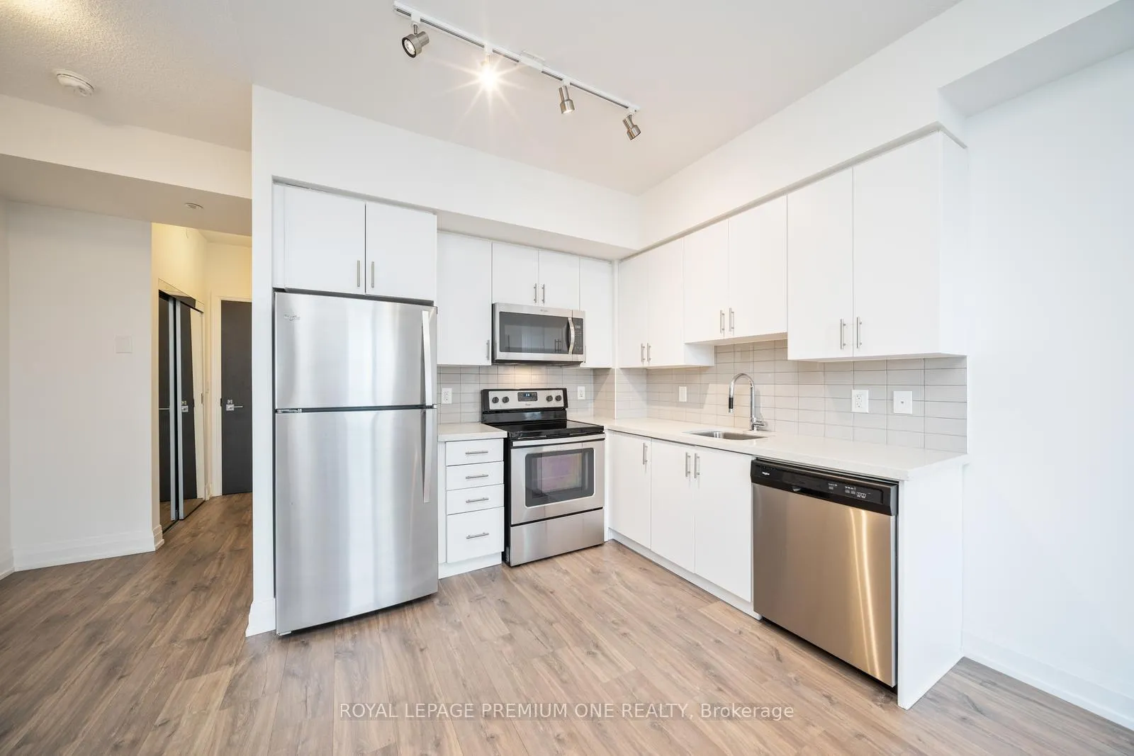 Photo 12 of Unit 804, 3600 Highway 7, Vaughan, Vaughan Corporate Centre — HOMEH