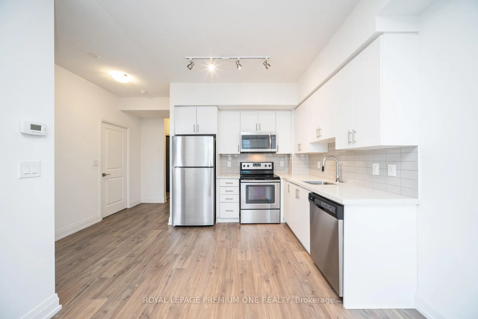 Photo 13 of Unit 804, 3600 Highway 7, Vaughan, Vaughan Corporate Centre — HOMEH