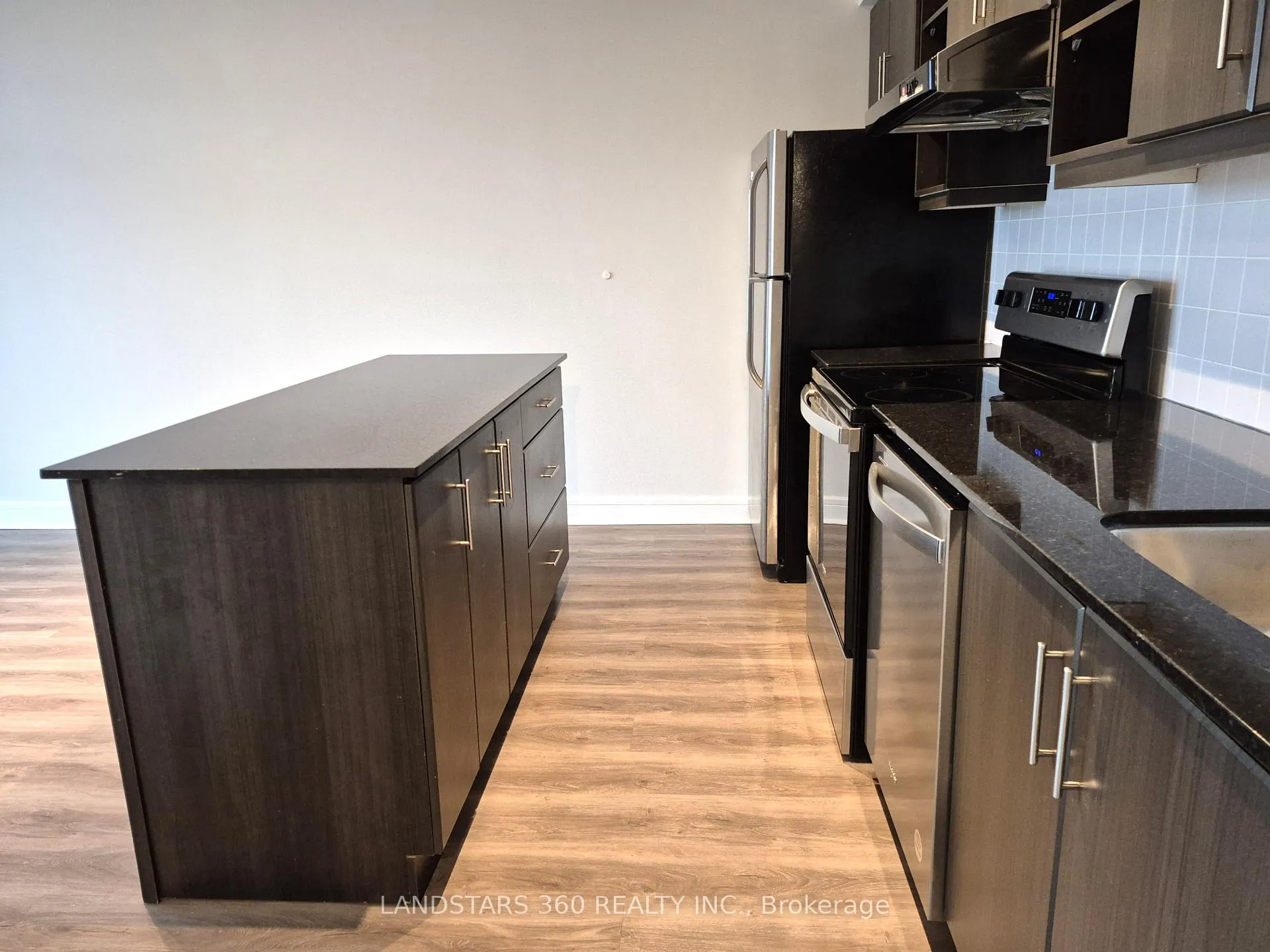 Photo 2 of Unit 613, 35 Brian Peck Crescent, Toronto, Thorncliffe Park — HOMEH