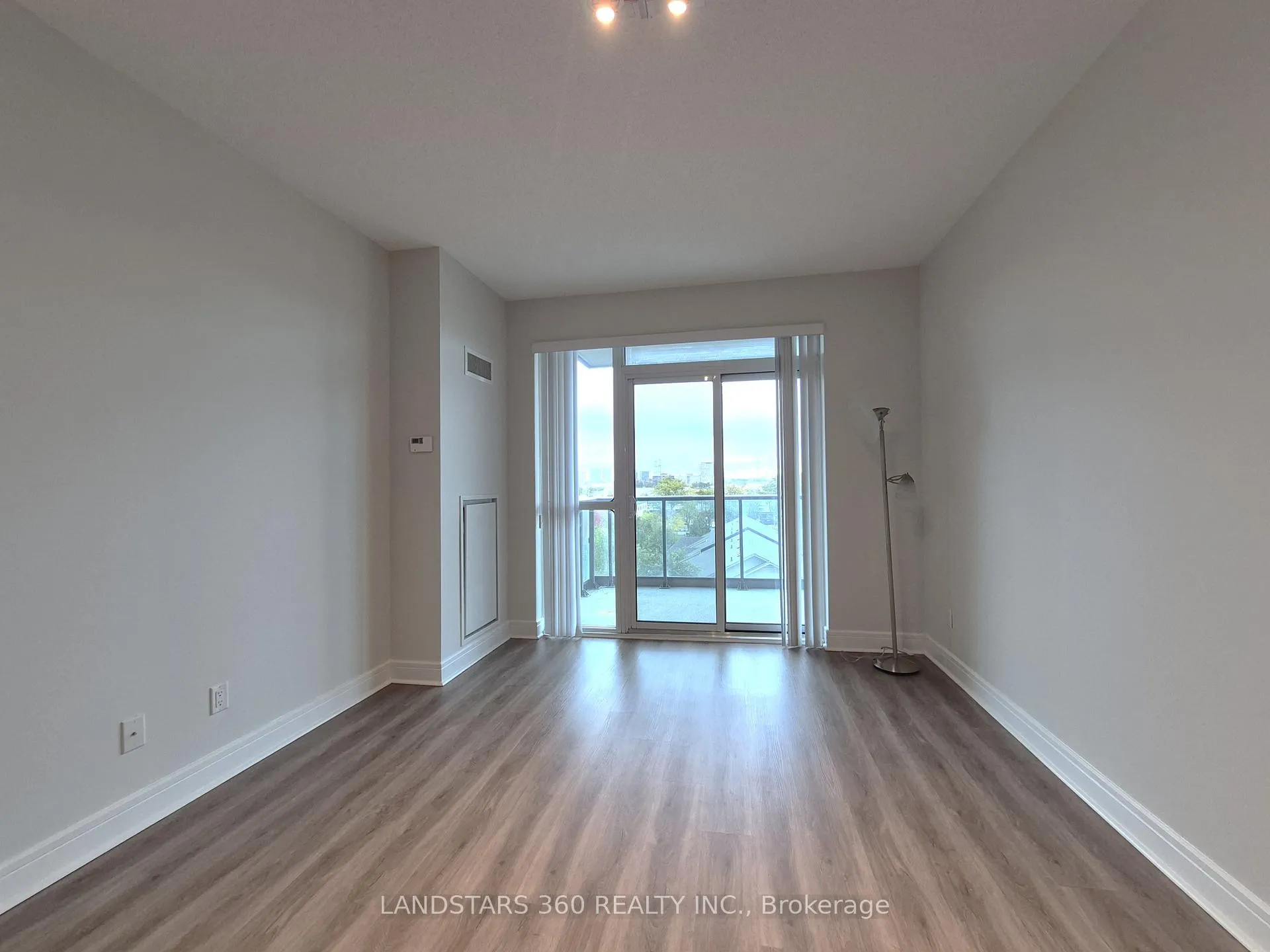 Photo 4 of Unit 613, 35 Brian Peck Crescent, Toronto, Thorncliffe Park — HOMEH