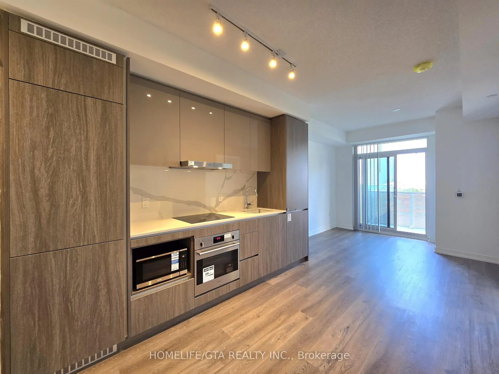 Photo 3 of Unit 909, 28 Interchange Way, Vaughan, Vaughan Corporate Centre — HOMEH