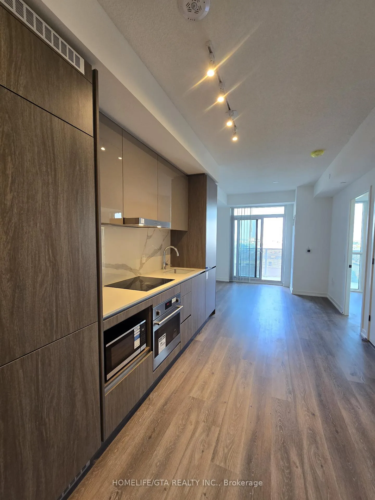 Photo 5 of Unit 909, 28 Interchange Way, Vaughan, Vaughan Corporate Centre — HOMEH