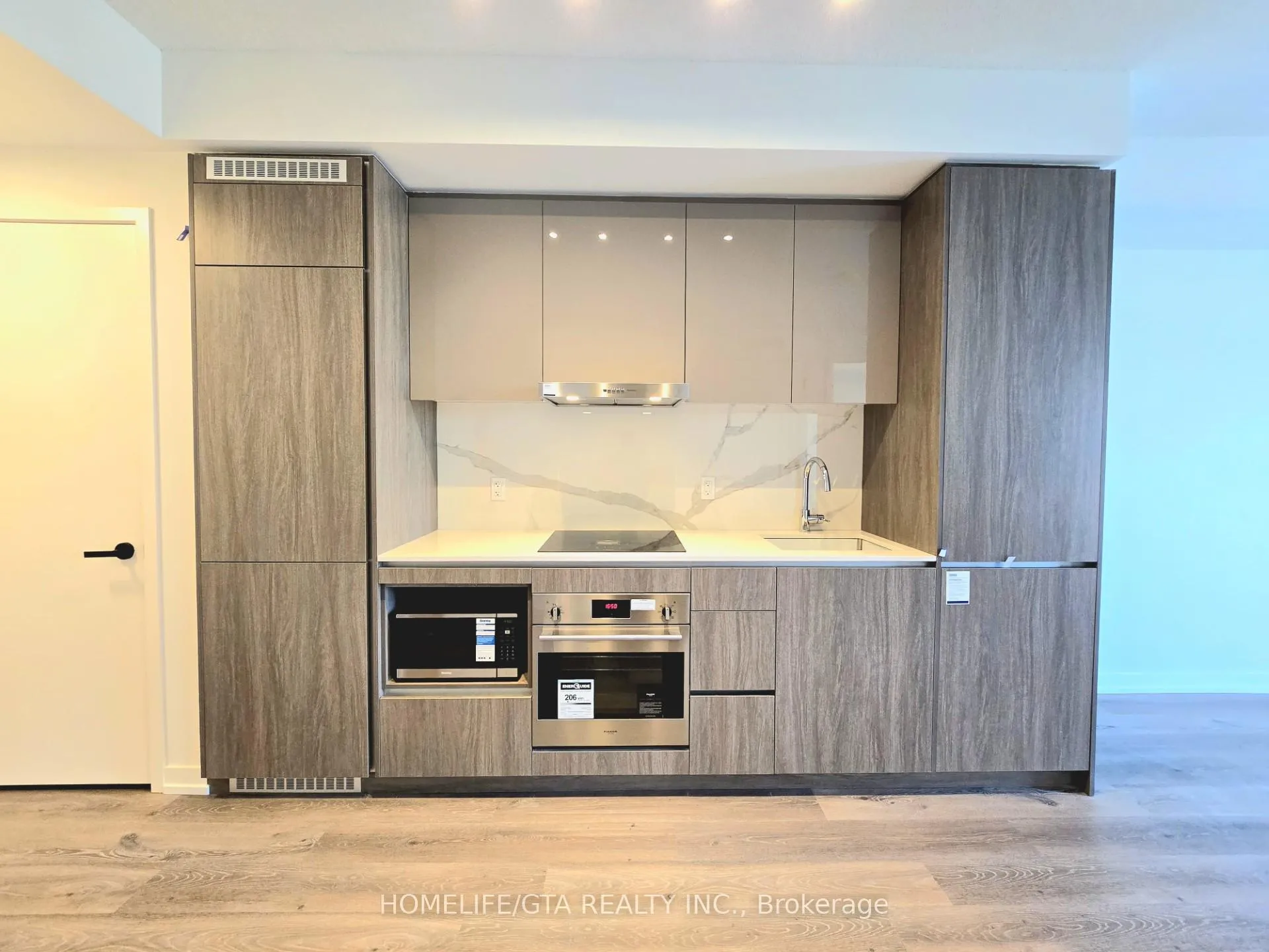 Photo 6 of Unit 909, 28 Interchange Way, Vaughan, Vaughan Corporate Centre — HOMEH