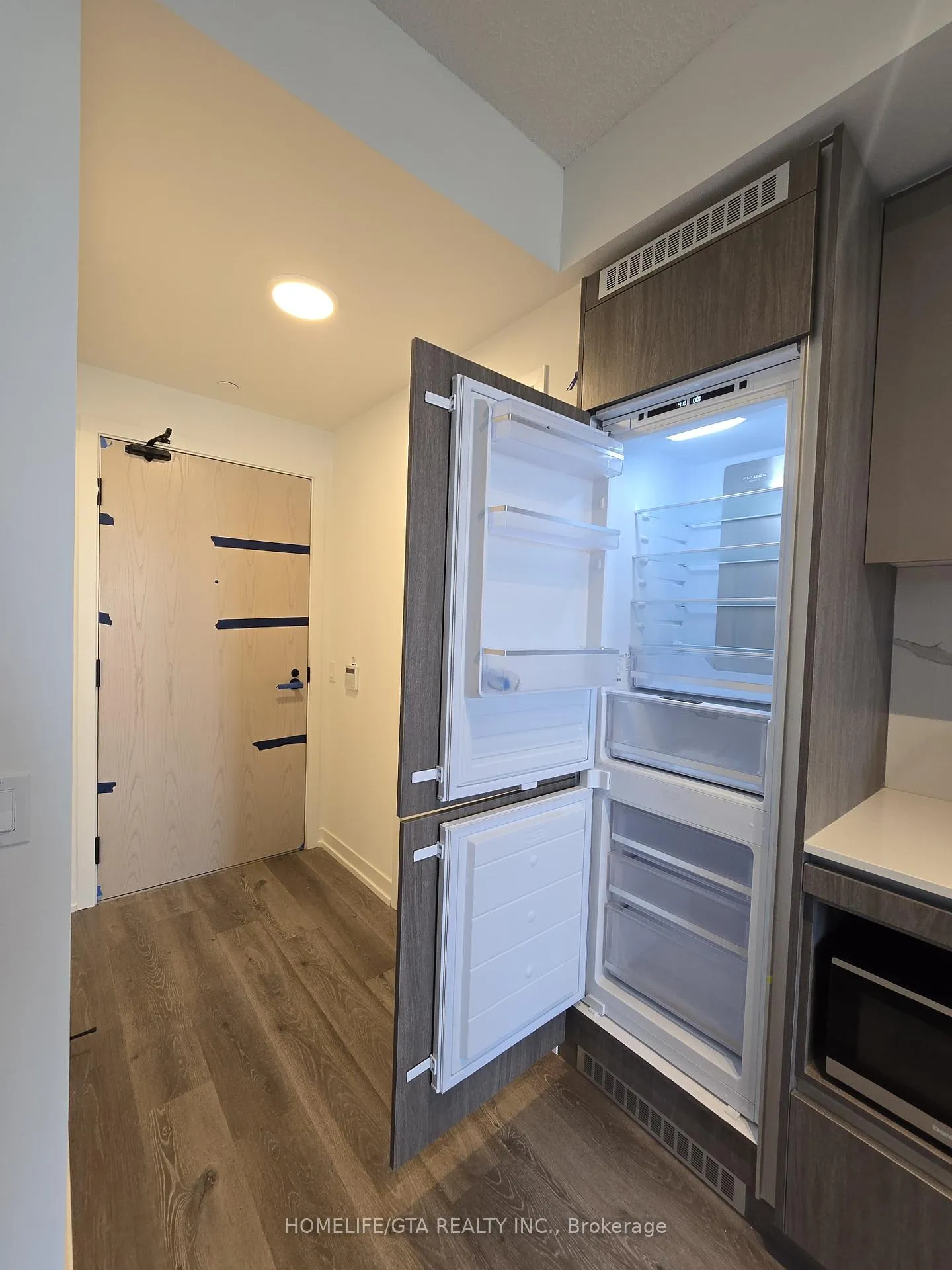 Photo 8 of Unit 909, 28 Interchange Way, Vaughan, Vaughan Corporate Centre — HOMEH