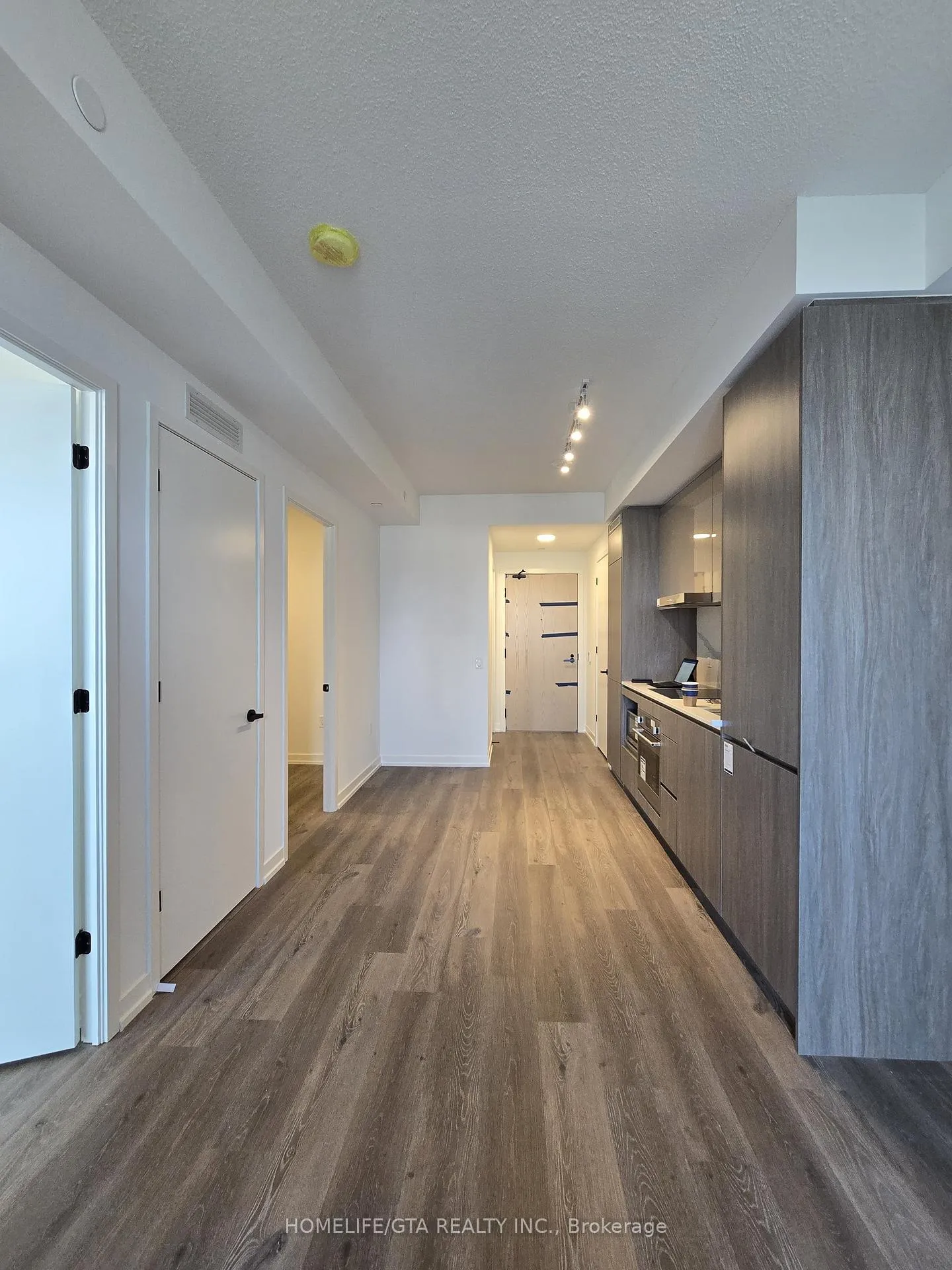 Photo 9 of Unit 909, 28 Interchange Way, Vaughan, Vaughan Corporate Centre — HOMEH