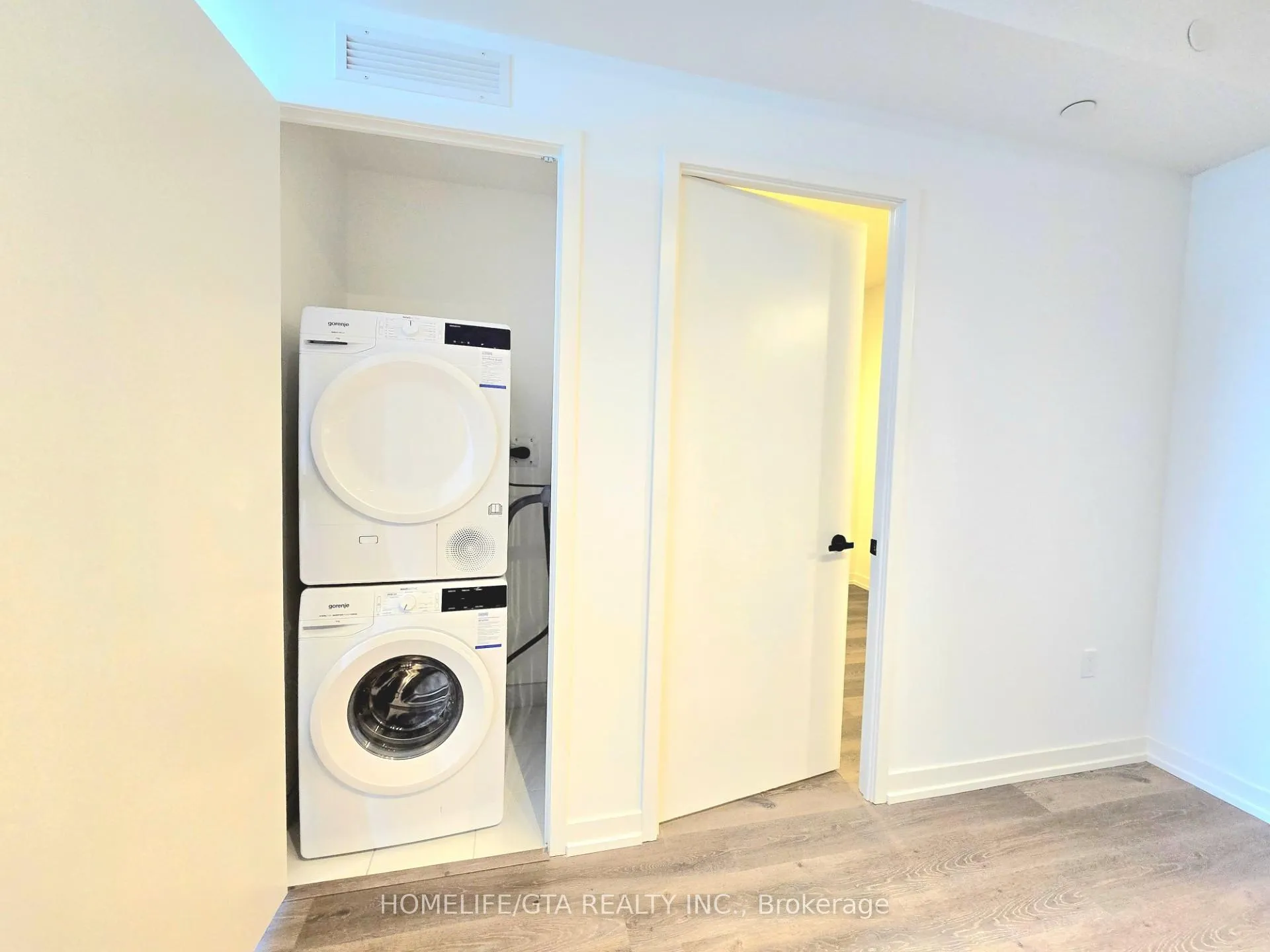 Photo 11 of Unit 909, 28 Interchange Way, Vaughan, Vaughan Corporate Centre — HOMEH