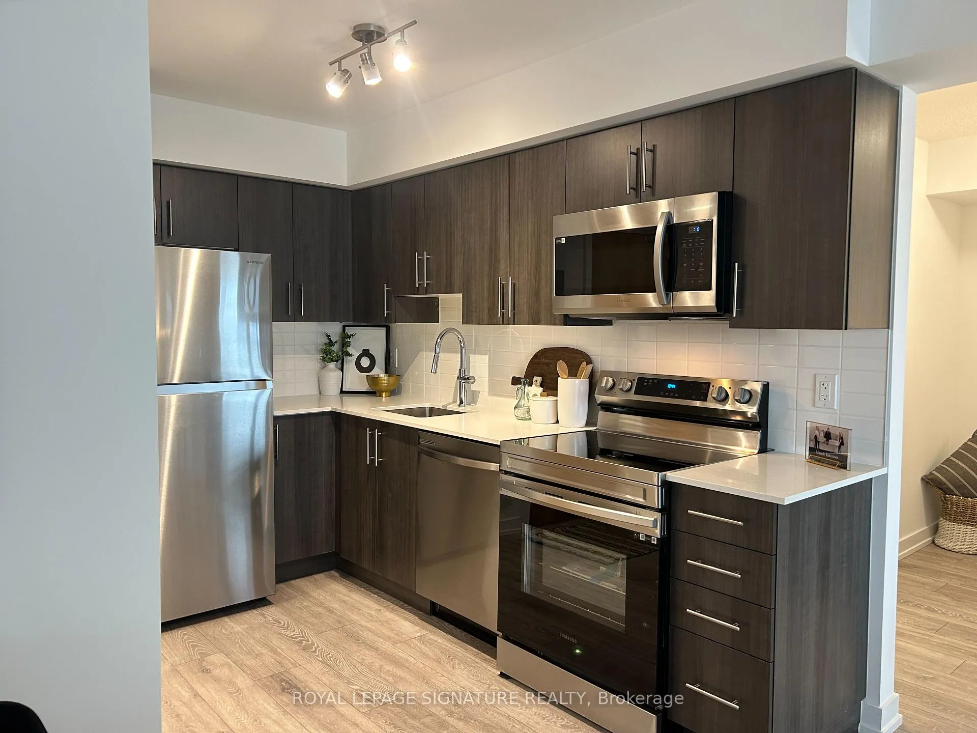 Photo 4 of Unit 1006, 1455 Celebration Drive, Pickering, Bay Ridges — HOMEH