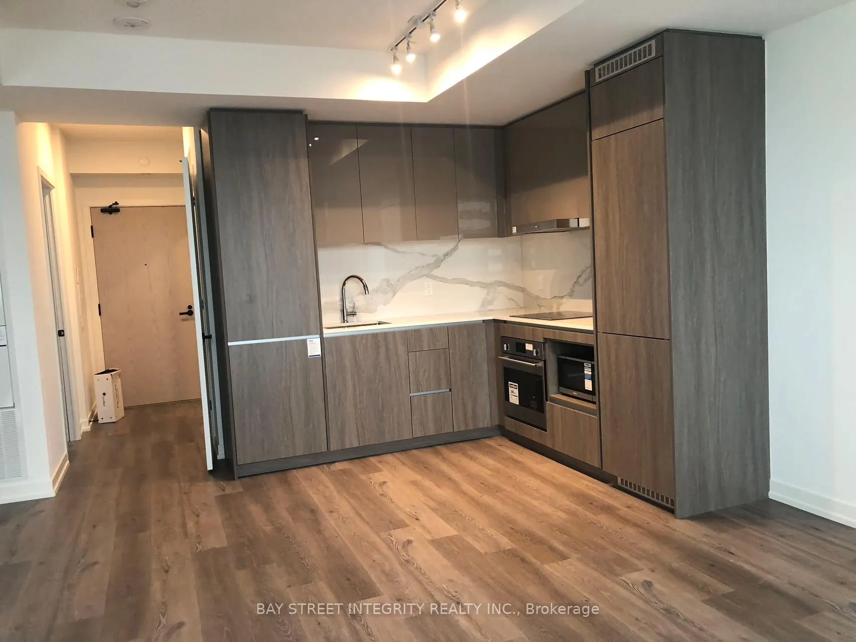 Photo 6 of Unit 903, 28 Interchange Way, Vaughan, Vaughan Corporate Centre — HOMEH