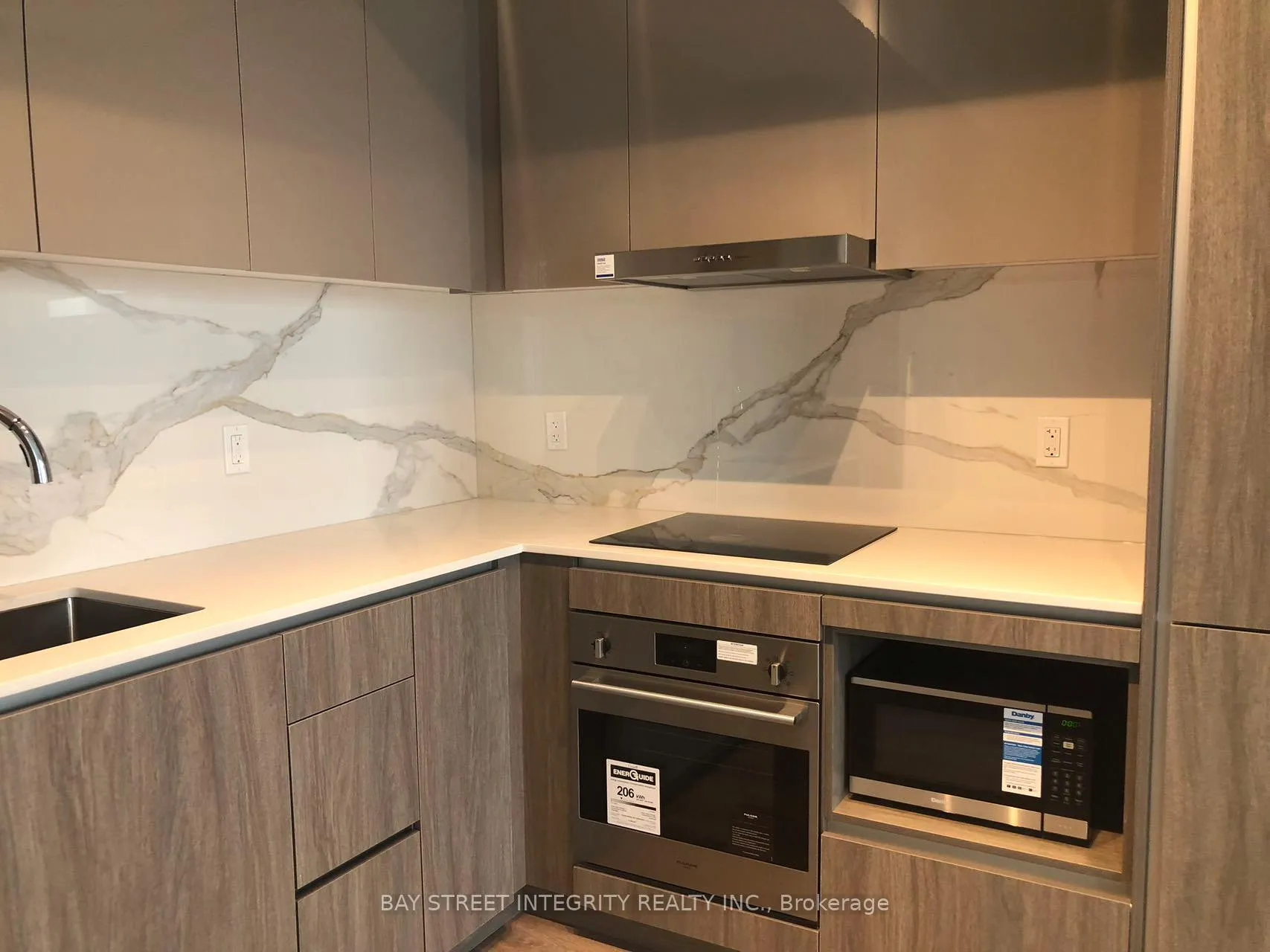 Photo 7 of Unit 903, 28 Interchange Way, Vaughan, Vaughan Corporate Centre — HOMEH