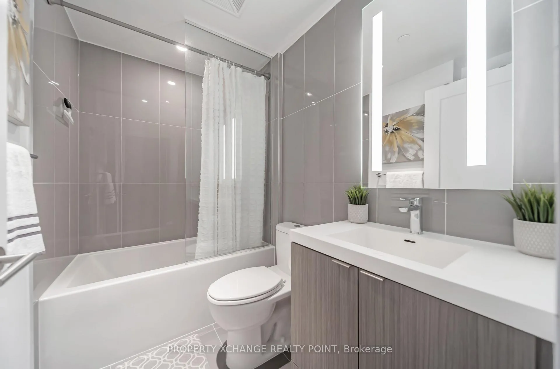 Photo 7 of Unit 518, 585 Bloor Street, Toronto, North St. James Town — HOMEH