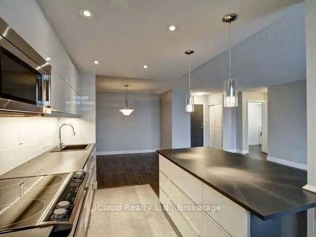 Photo 11 of Unit 307, 7811 Yonge Street, Markham, Thornhill — HOMEH