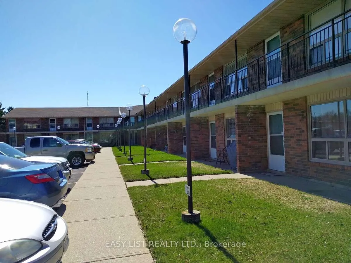Photo 2 of Unit 15, 45 Doverdoon Drive, Chatham-Kent, Chatham — HOMEH