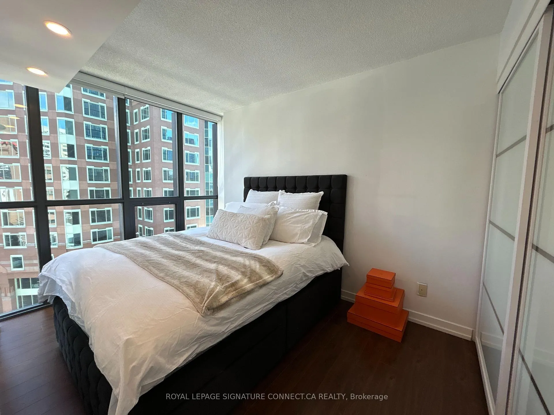 Photo 5 of Unit 1001, 110 Charles Street E, Toronto, Church-Yonge Corridor — HOMEH