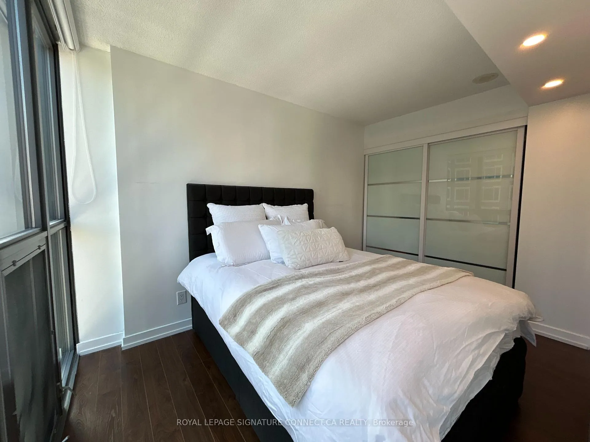 Photo 6 of Unit 1001, 110 Charles Street E, Toronto, Church-Yonge Corridor — HOMEH