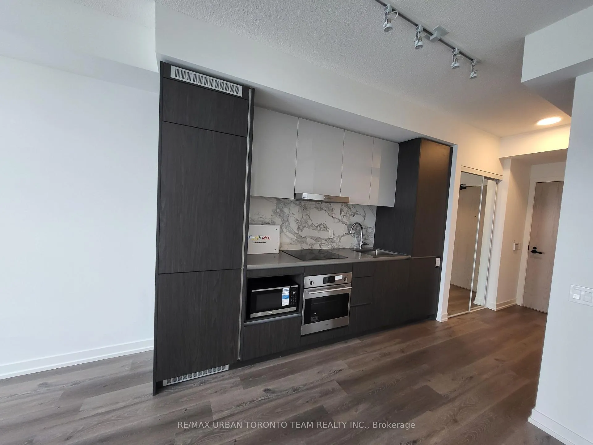Photo 3 of Unit 1201, 28 Interchange Way, Vaughan, Vaughan Corporate Centre — HOMEH