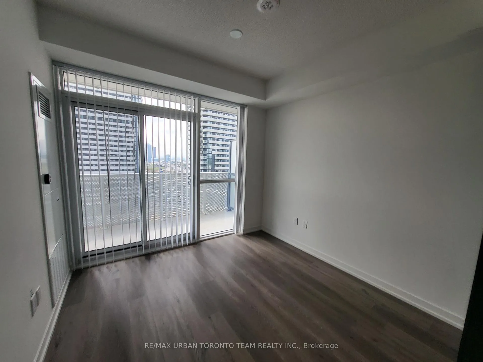 Photo 4 of Unit 1201, 28 Interchange Way, Vaughan, Vaughan Corporate Centre — HOMEH