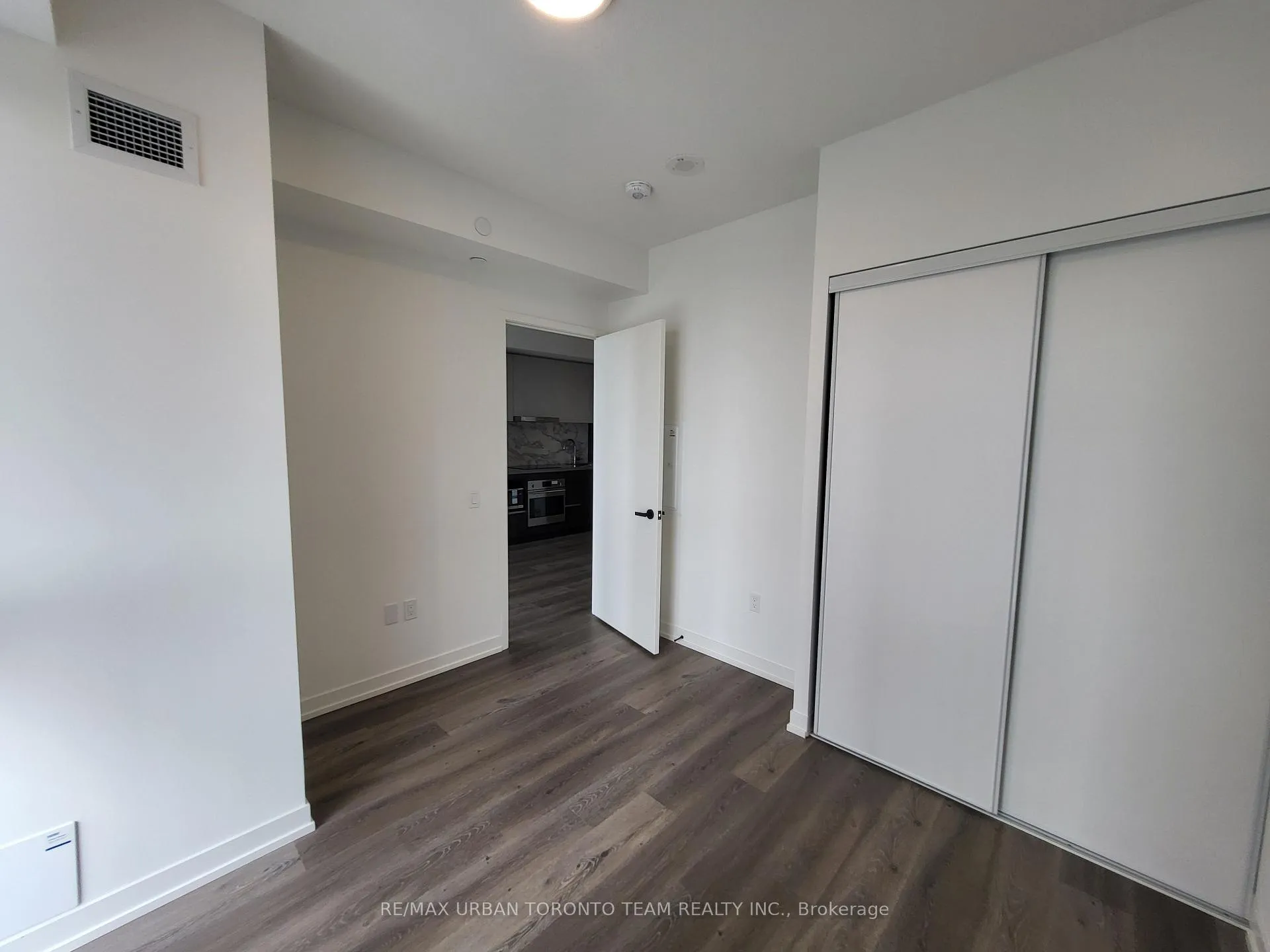 Photo 6 of Unit 1201, 28 Interchange Way, Vaughan, Vaughan Corporate Centre — HOMEH