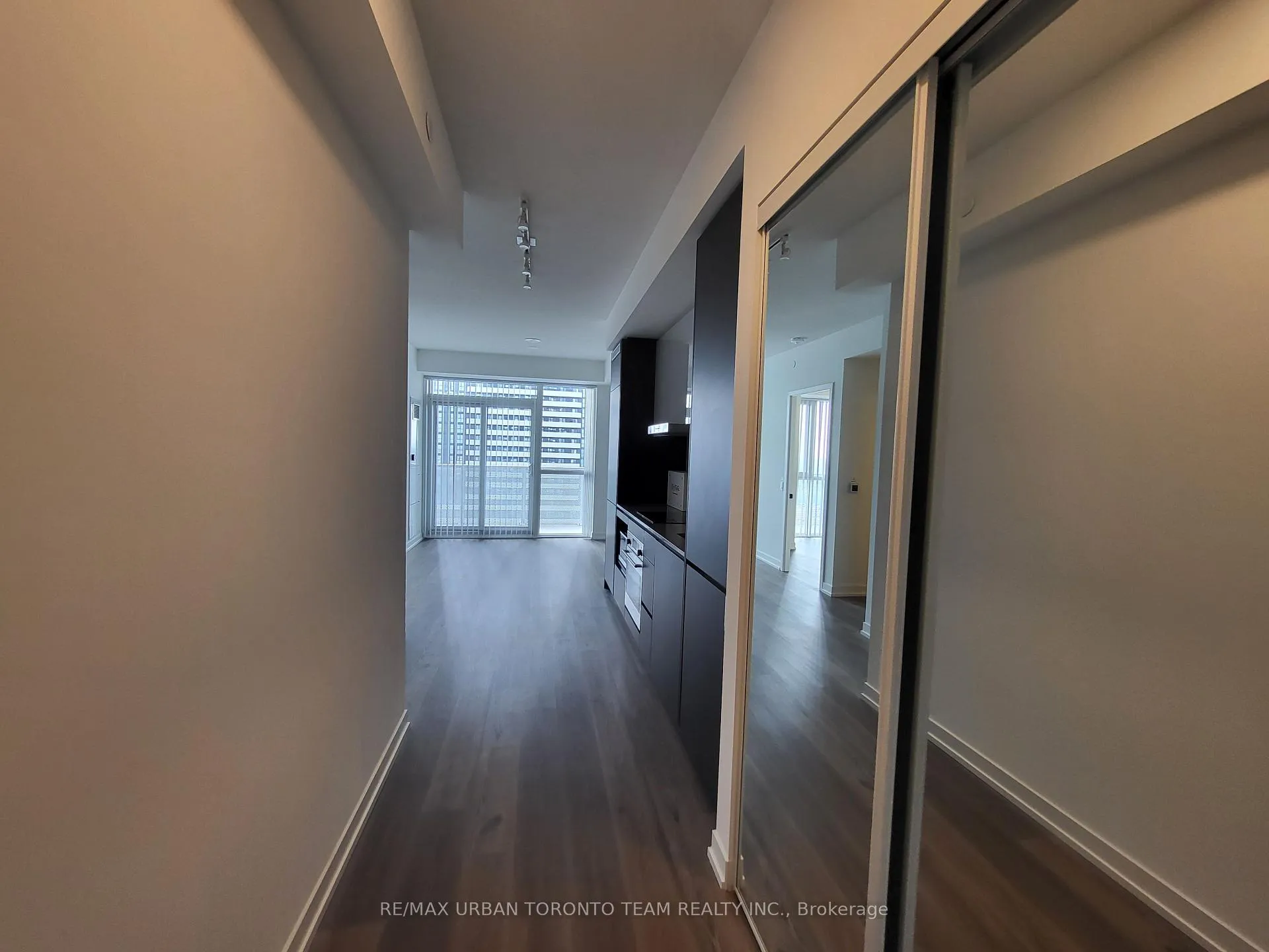 Photo 8 of Unit 1201, 28 Interchange Way, Vaughan, Vaughan Corporate Centre — HOMEH