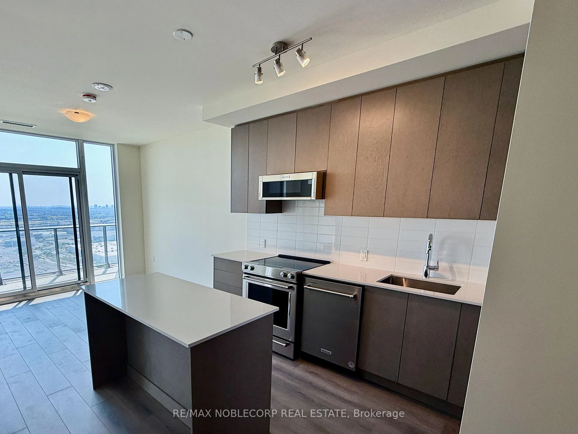 Photo 7 of Unit 2408, 8960 Jane Street, Vaughan, Concord — HOMEH