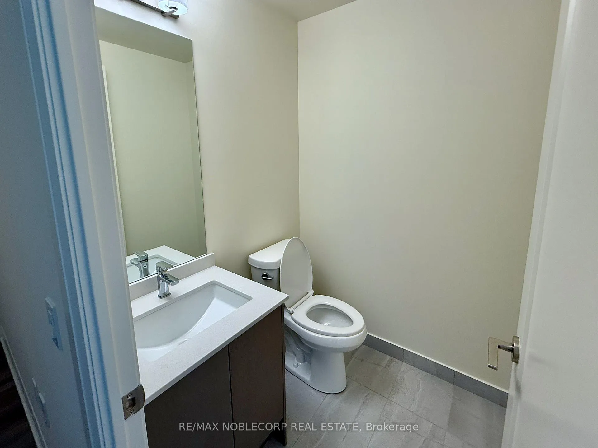 Photo 10 of Unit 2408, 8960 Jane Street, Vaughan, Concord — HOMEH