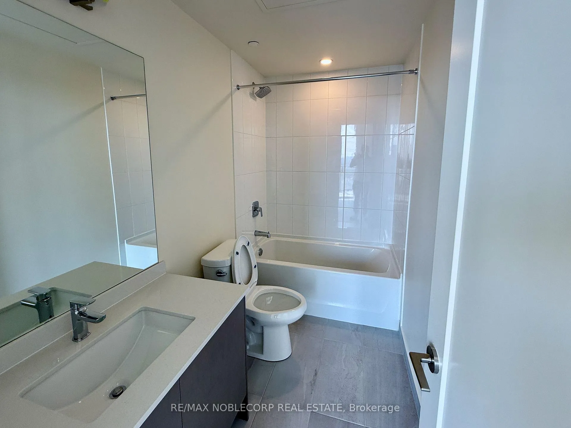 Photo 13 of Unit 2408, 8960 Jane Street, Vaughan, Concord — HOMEH