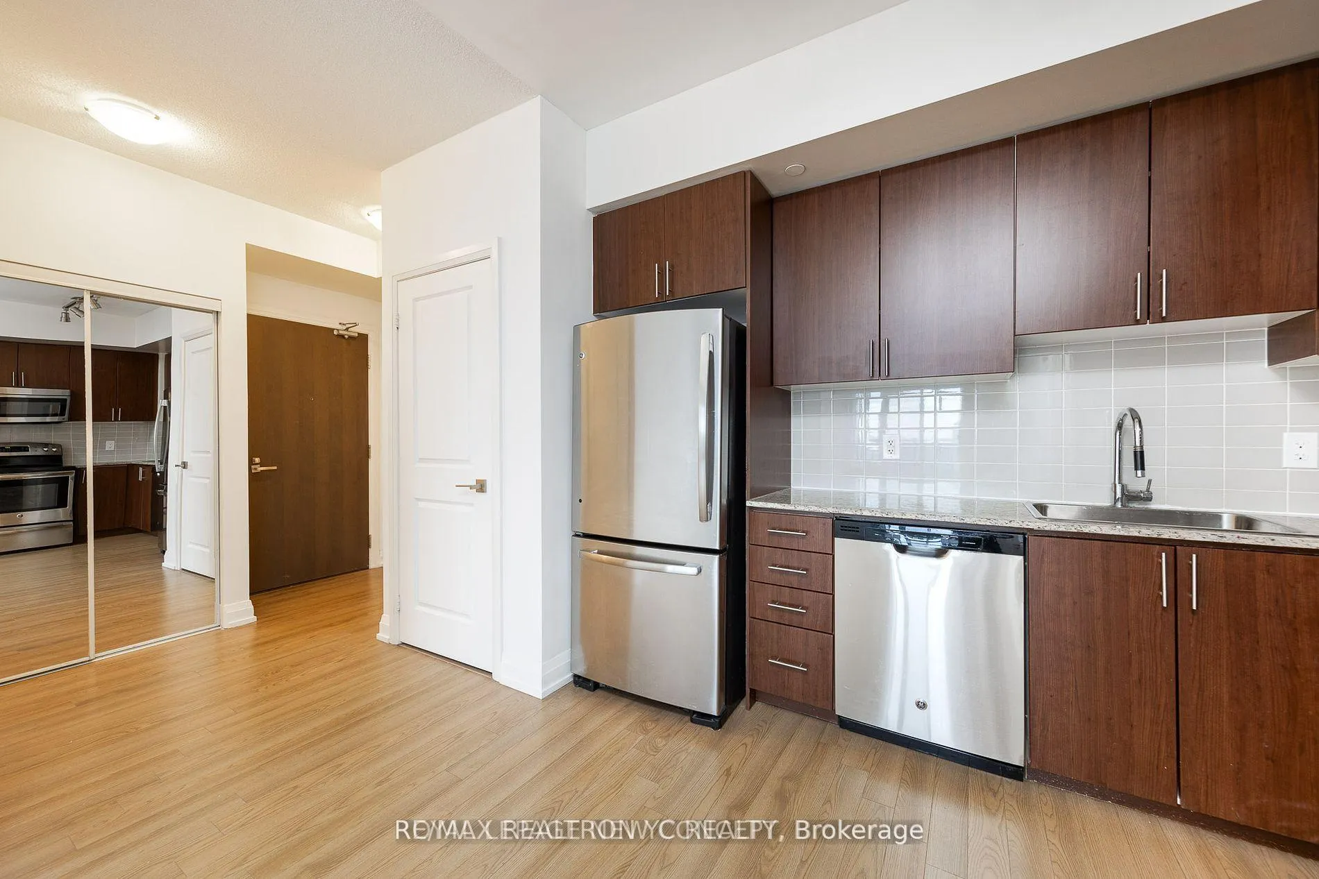 Photo 2 of Unit 2215, 7171 Yonge Street, Markham, Thornhill — HOMEH