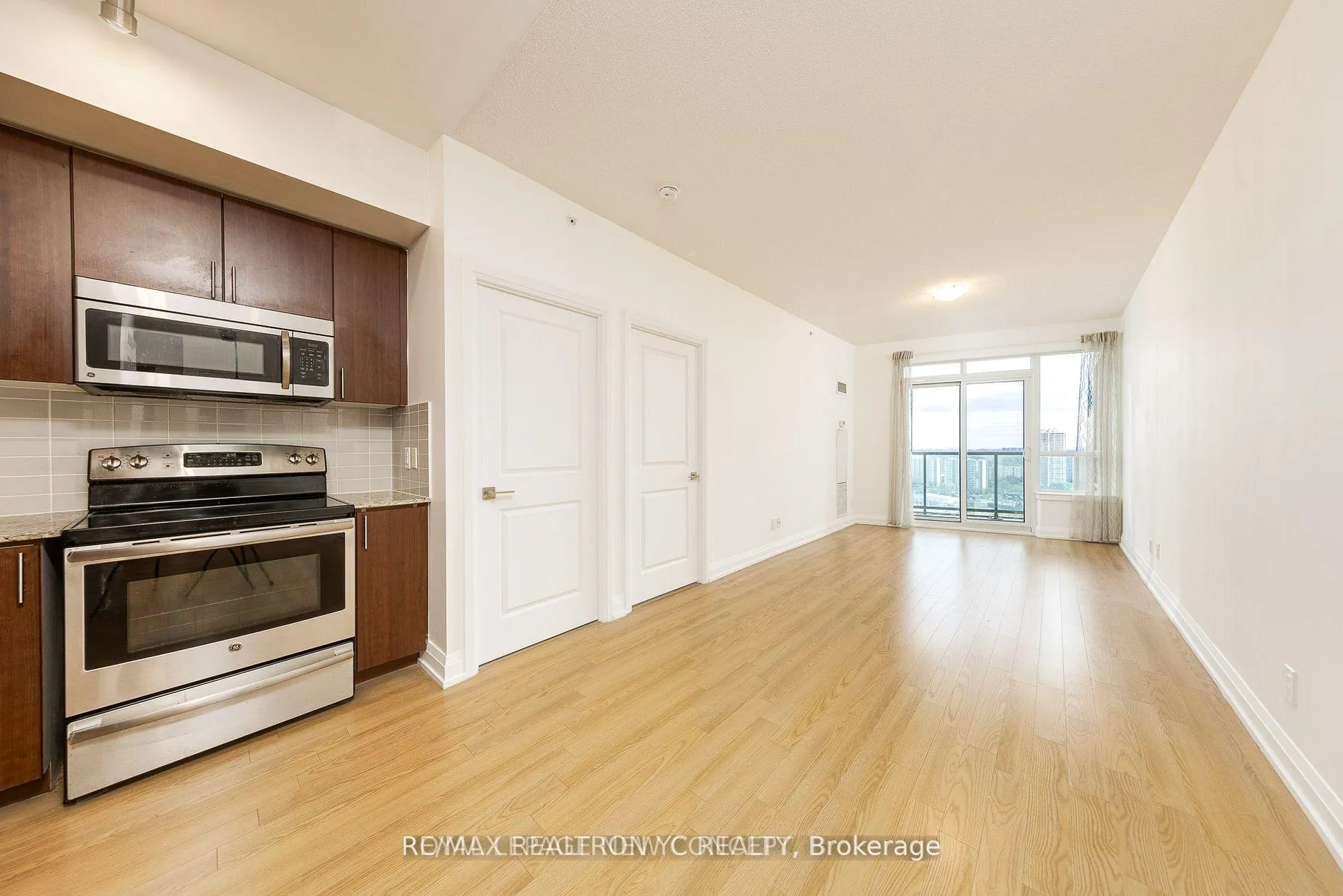 Photo 3 of Unit 2215, 7171 Yonge Street, Markham, Thornhill — HOMEH