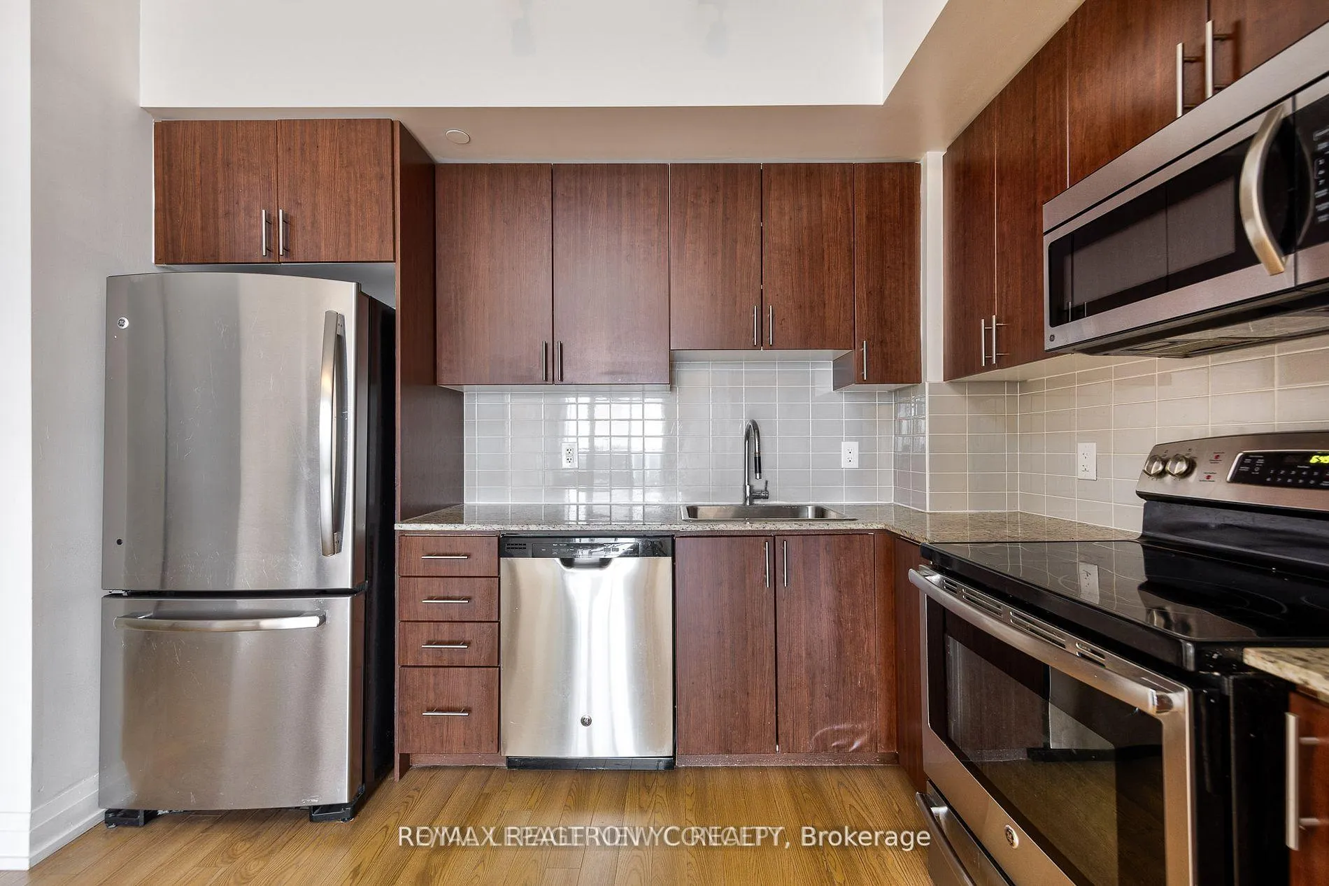Photo 4 of Unit 2215, 7171 Yonge Street, Markham, Thornhill — HOMEH
