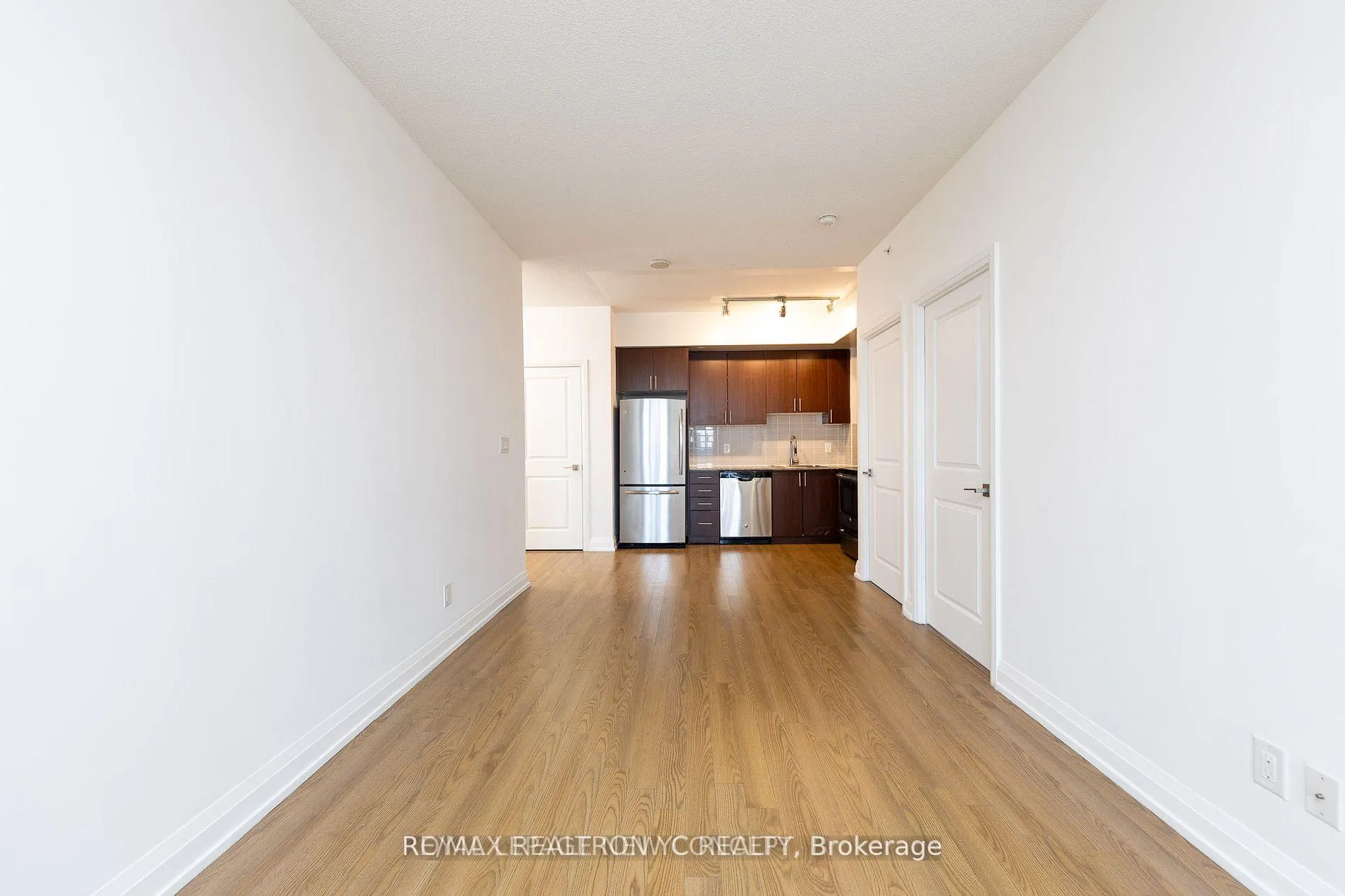 Photo 7 of Unit 2215, 7171 Yonge Street, Markham, Thornhill — HOMEH