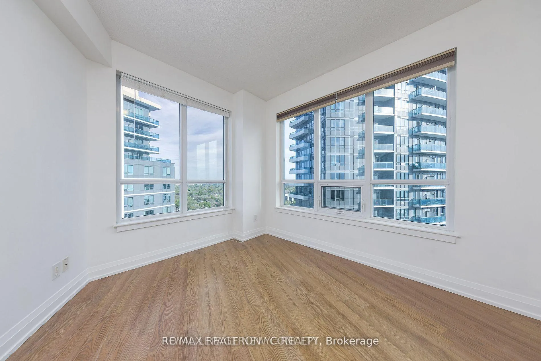 Photo 12 of Unit 2215, 7171 Yonge Street, Markham, Thornhill — HOMEH