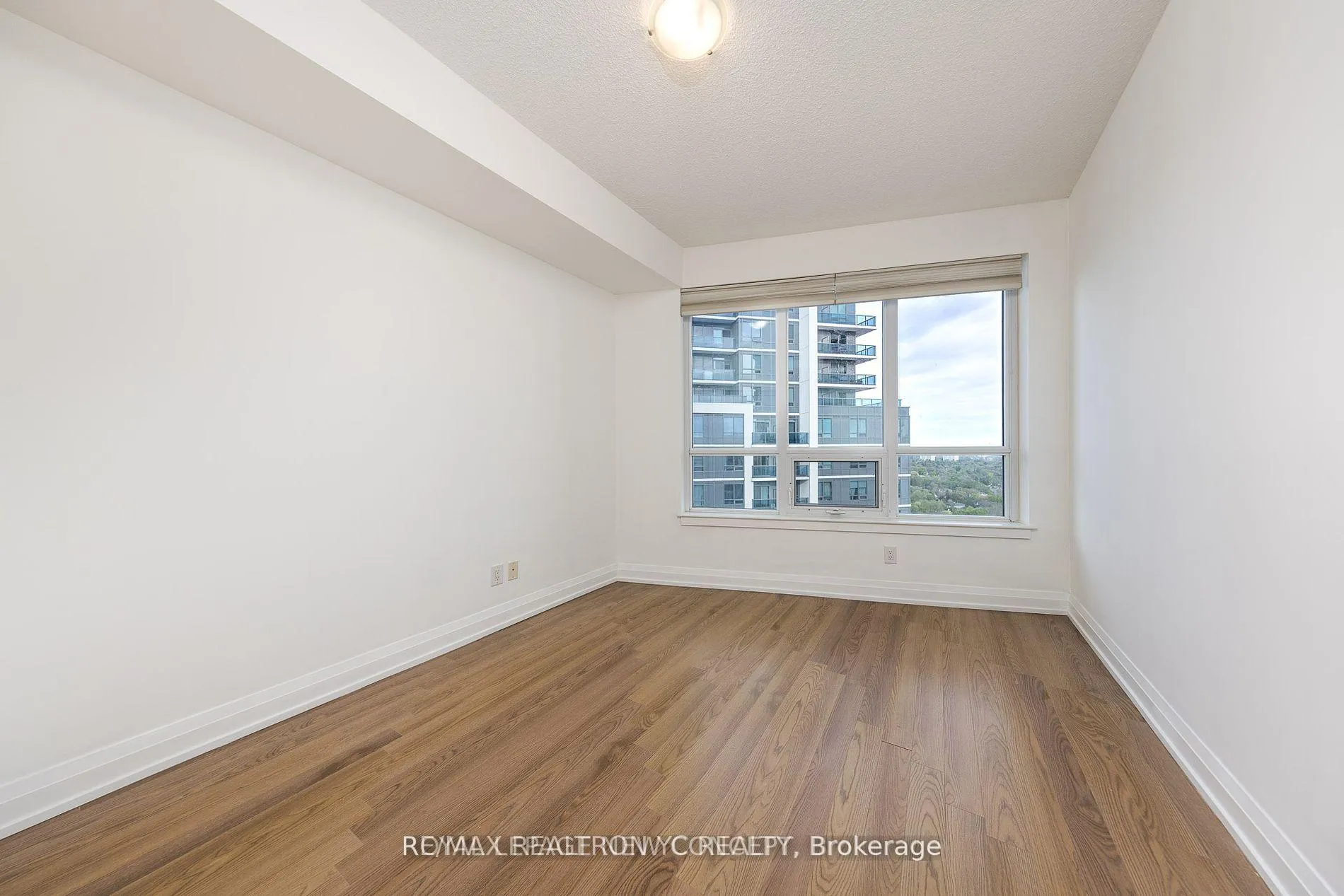 Photo 15 of Unit 2215, 7171 Yonge Street, Markham, Thornhill — HOMEH
