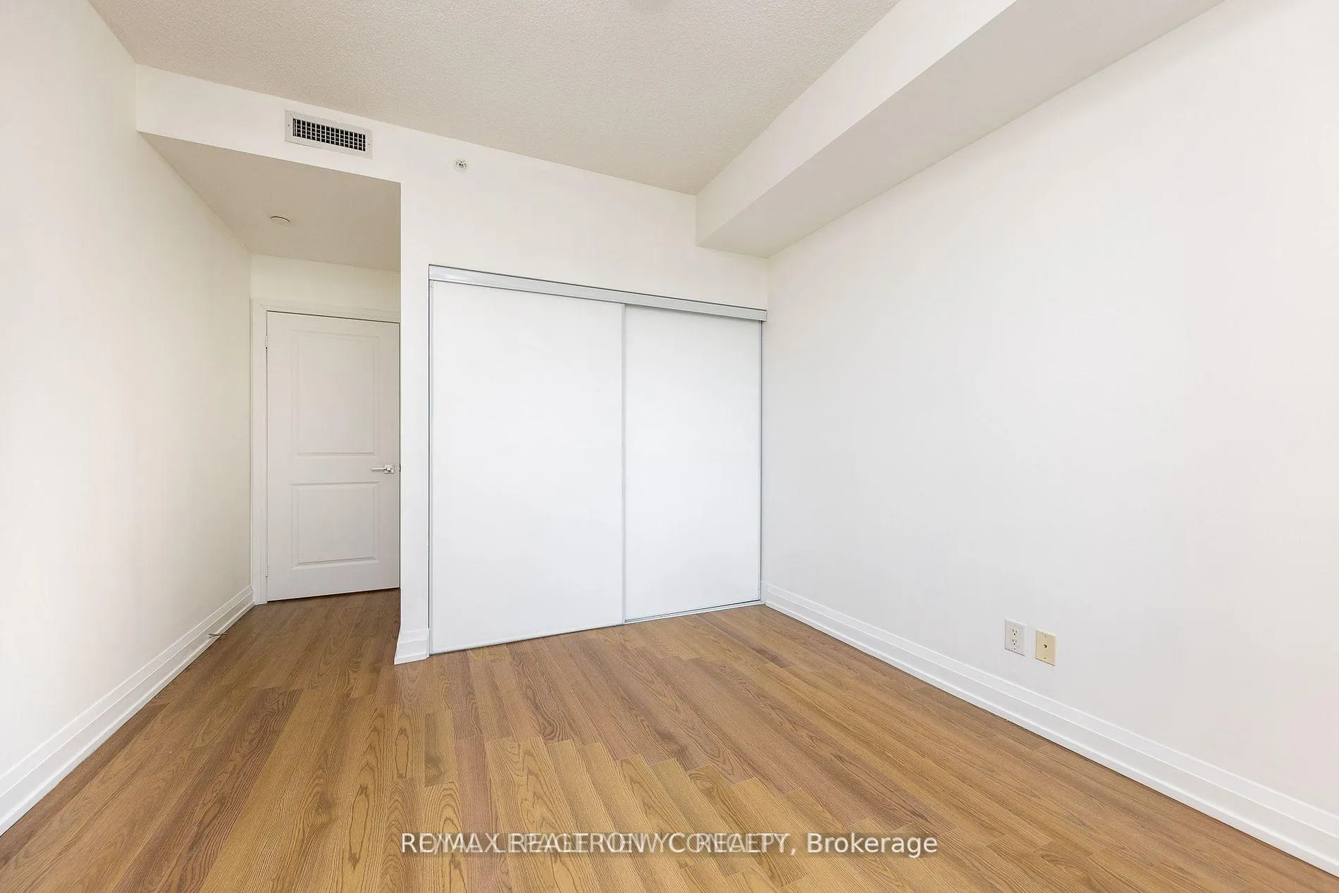 Photo 16 of Unit 2215, 7171 Yonge Street, Markham, Thornhill — HOMEH