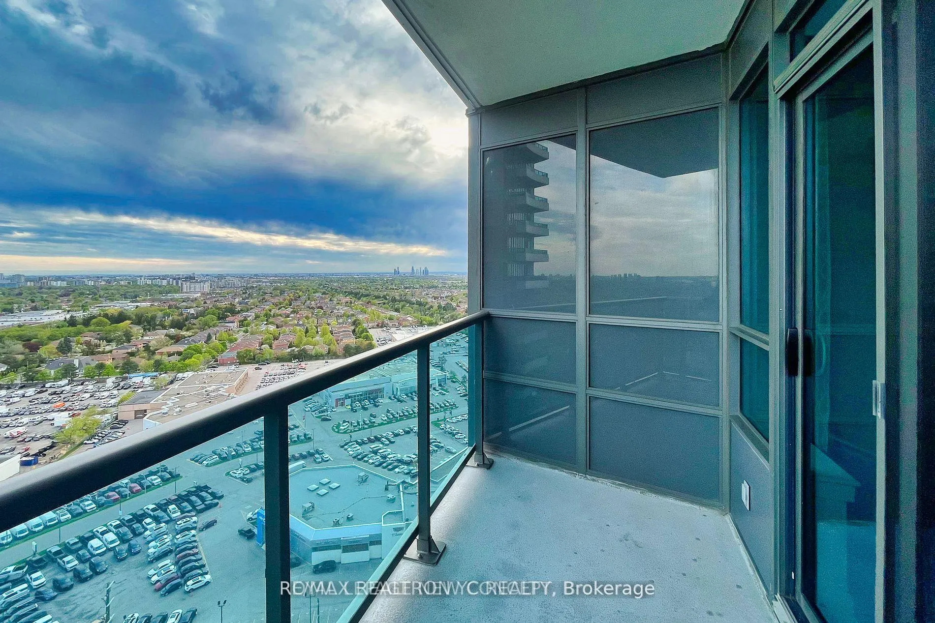 Photo 22 of Unit 2215, 7171 Yonge Street, Markham, Thornhill — HOMEH