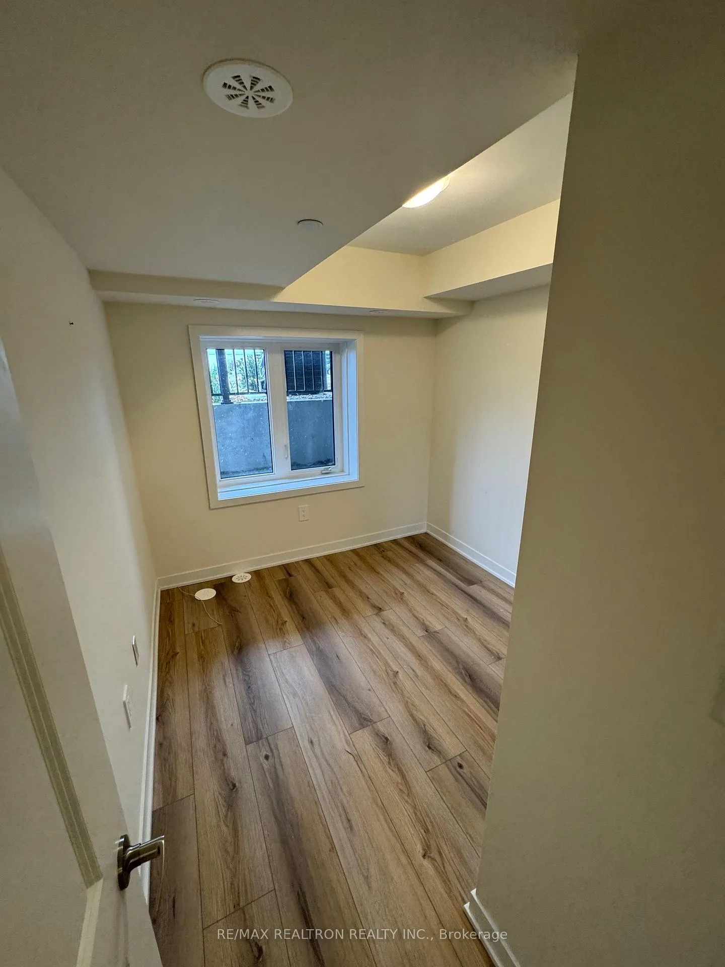 Photo 3 of 322-755 Omega Drive, Pickering, Woodlands — HOMEH