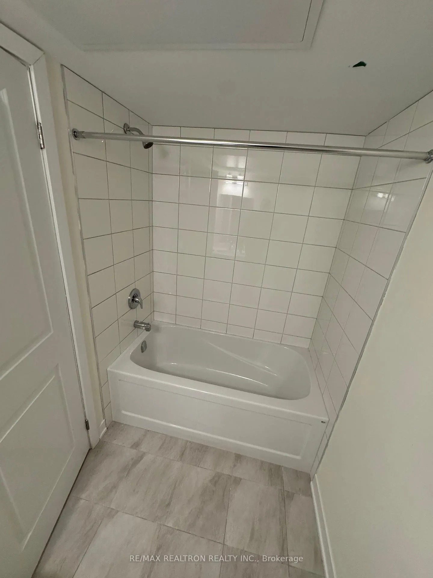 Photo 7 of 322-755 Omega Drive, Pickering, Woodlands — HOMEH