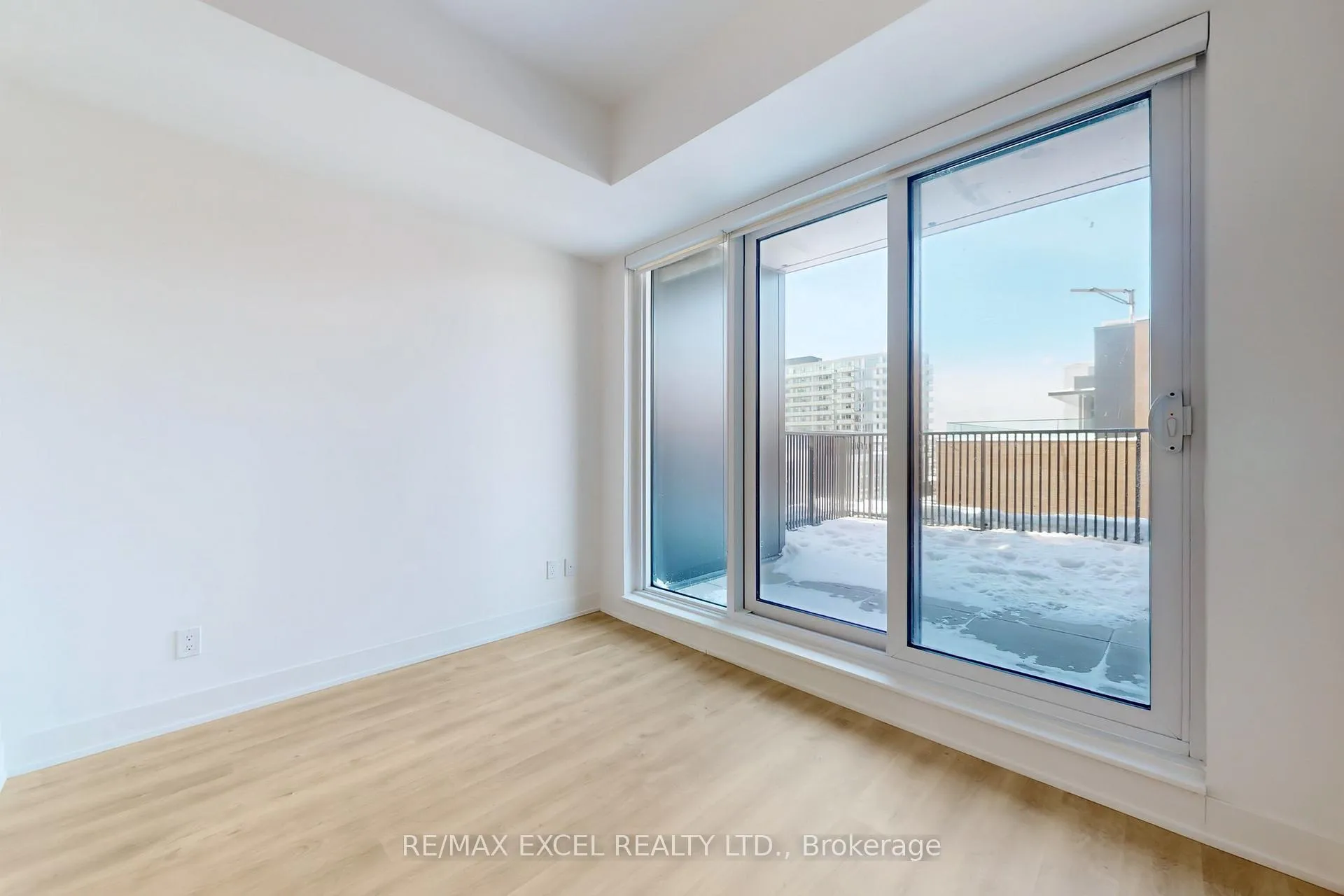 Photo 6 of Unit 910, 38 Andre De Grasse Street, Markham, Unionville — HOMEH