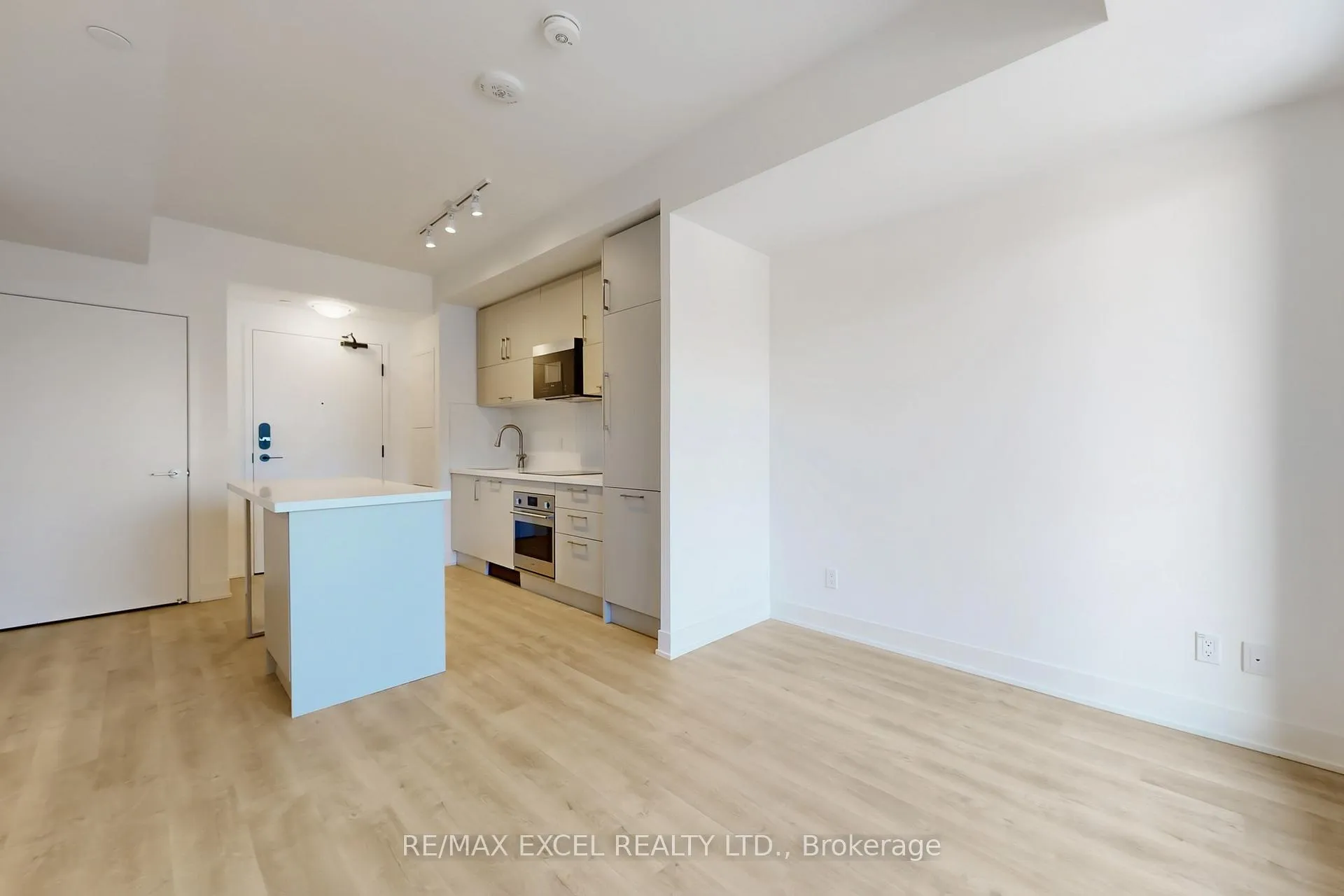 Photo 7 of Unit 910, 38 Andre De Grasse Street, Markham, Unionville — HOMEH