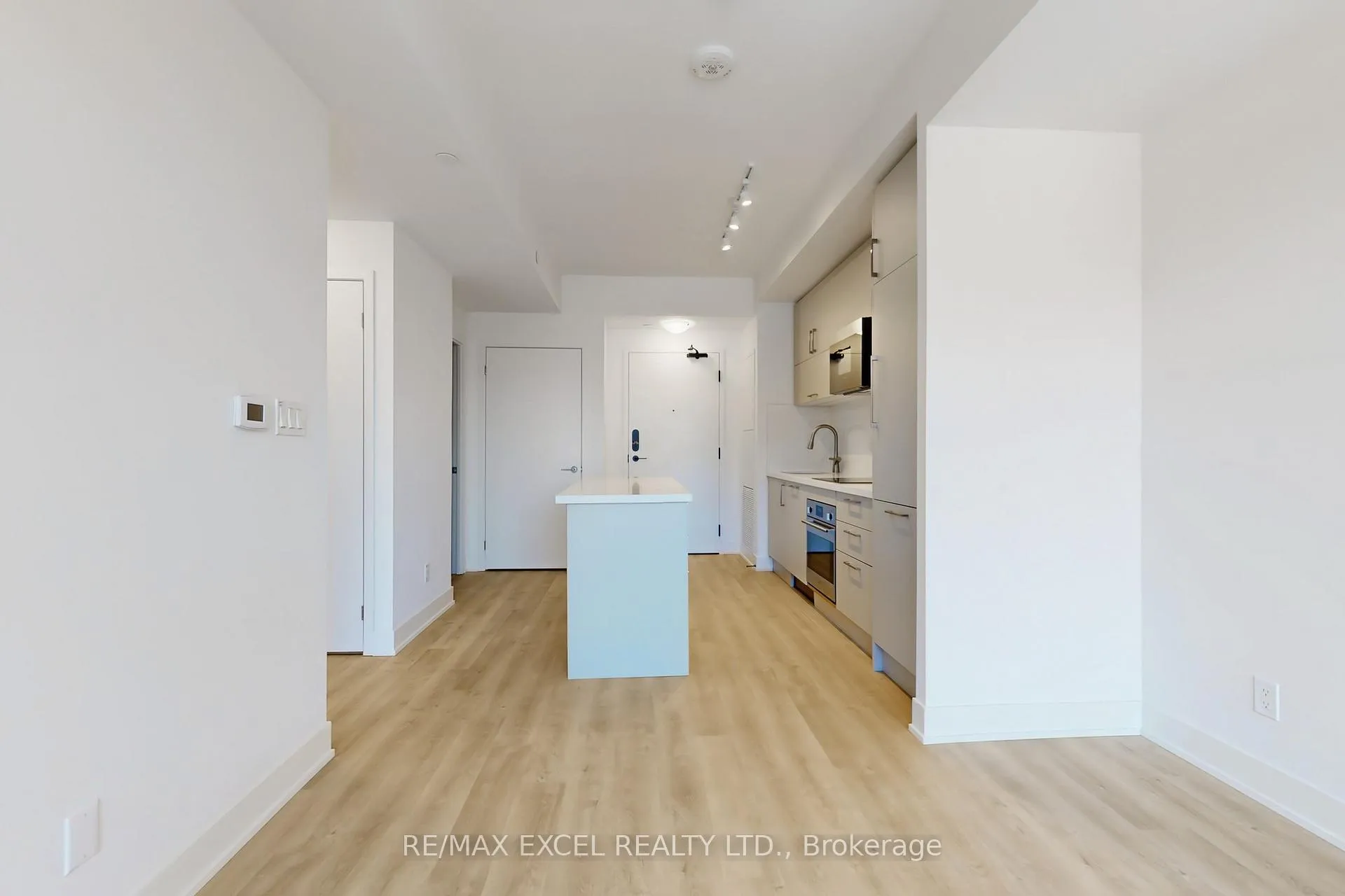 Photo 9 of Unit 910, 38 Andre De Grasse Street, Markham, Unionville — HOMEH