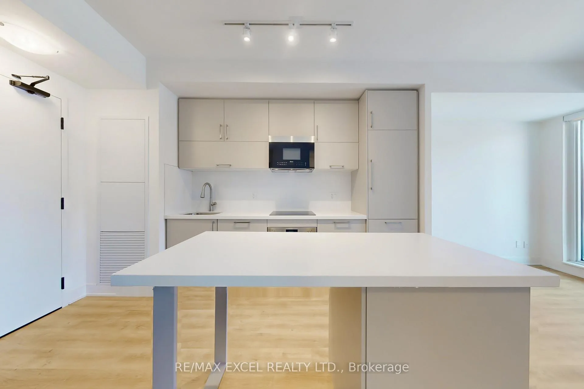 Photo 10 of Unit 910, 38 Andre De Grasse Street, Markham, Unionville — HOMEH