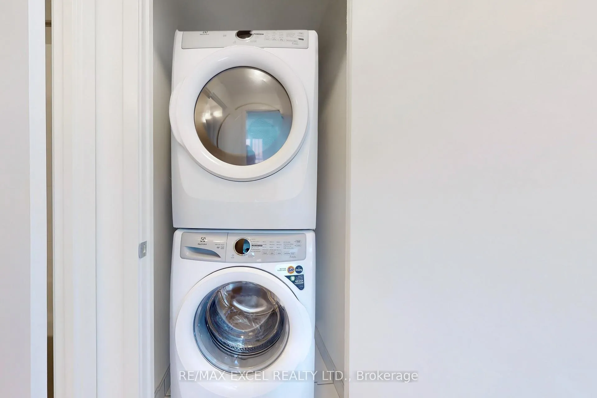 Photo 25 of Unit 910, 38 Andre De Grasse Street, Markham, Unionville — HOMEH