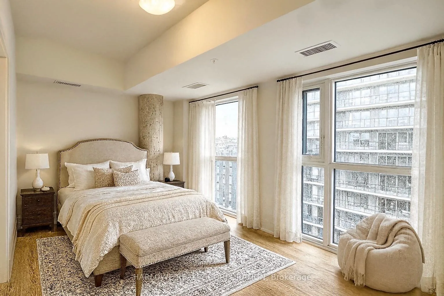 Front of Unit 1001, 206 King Street W