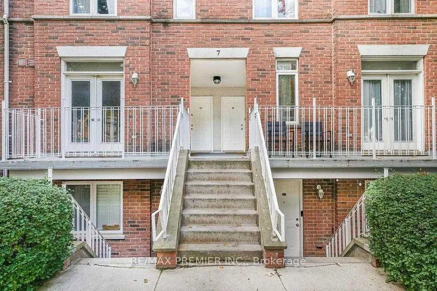 Front of Unit 708, 7 Sudbury Street