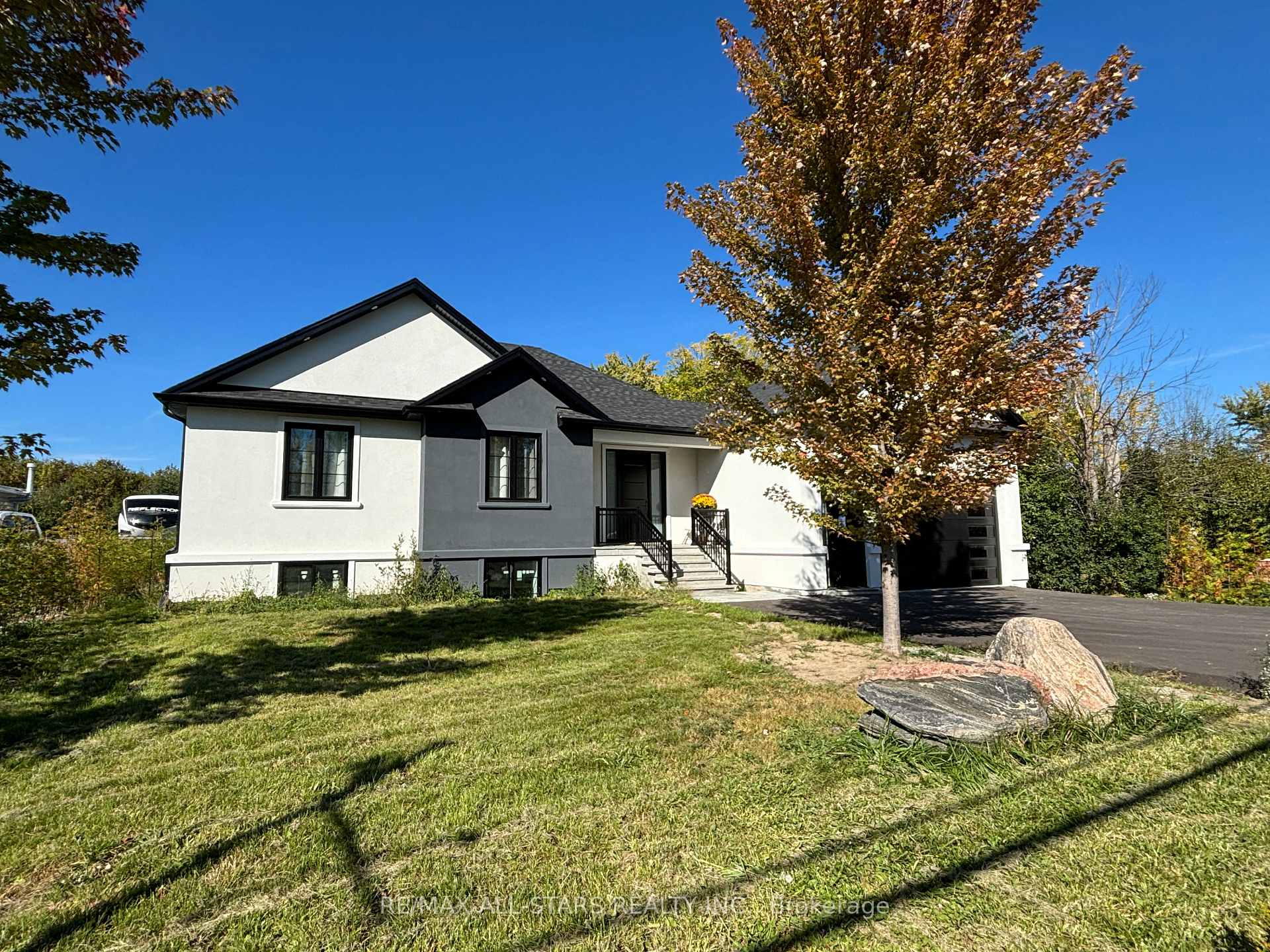 Photo 2 of Unit B, 1678 Metro Road, Georgina, Historic Lakeshore Communities — HOMEH