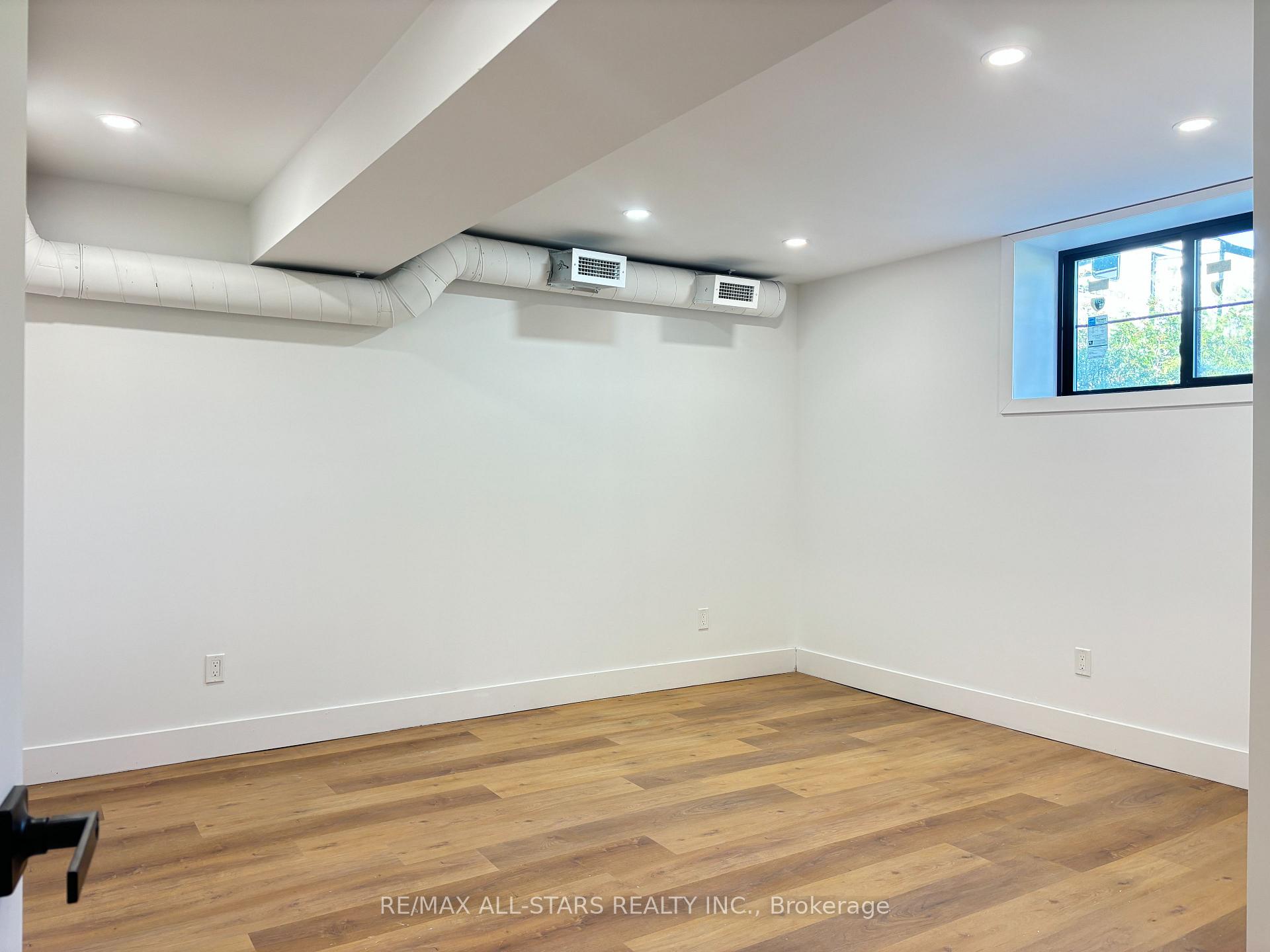 Photo 7 of Unit B, 1678 Metro Road, Georgina, Historic Lakeshore Communities — HOMEH