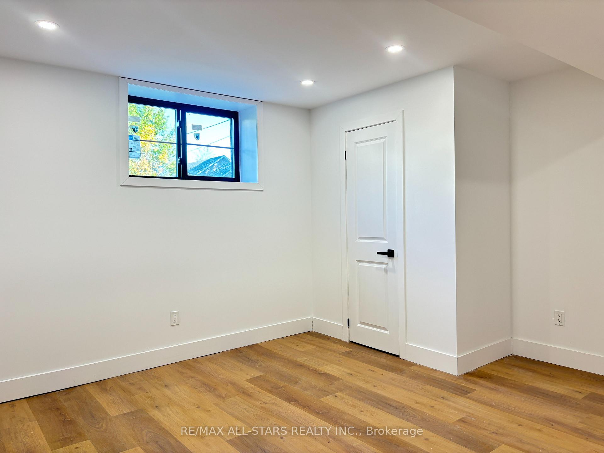 Photo 8 of Unit B, 1678 Metro Road, Georgina, Historic Lakeshore Communities — HOMEH