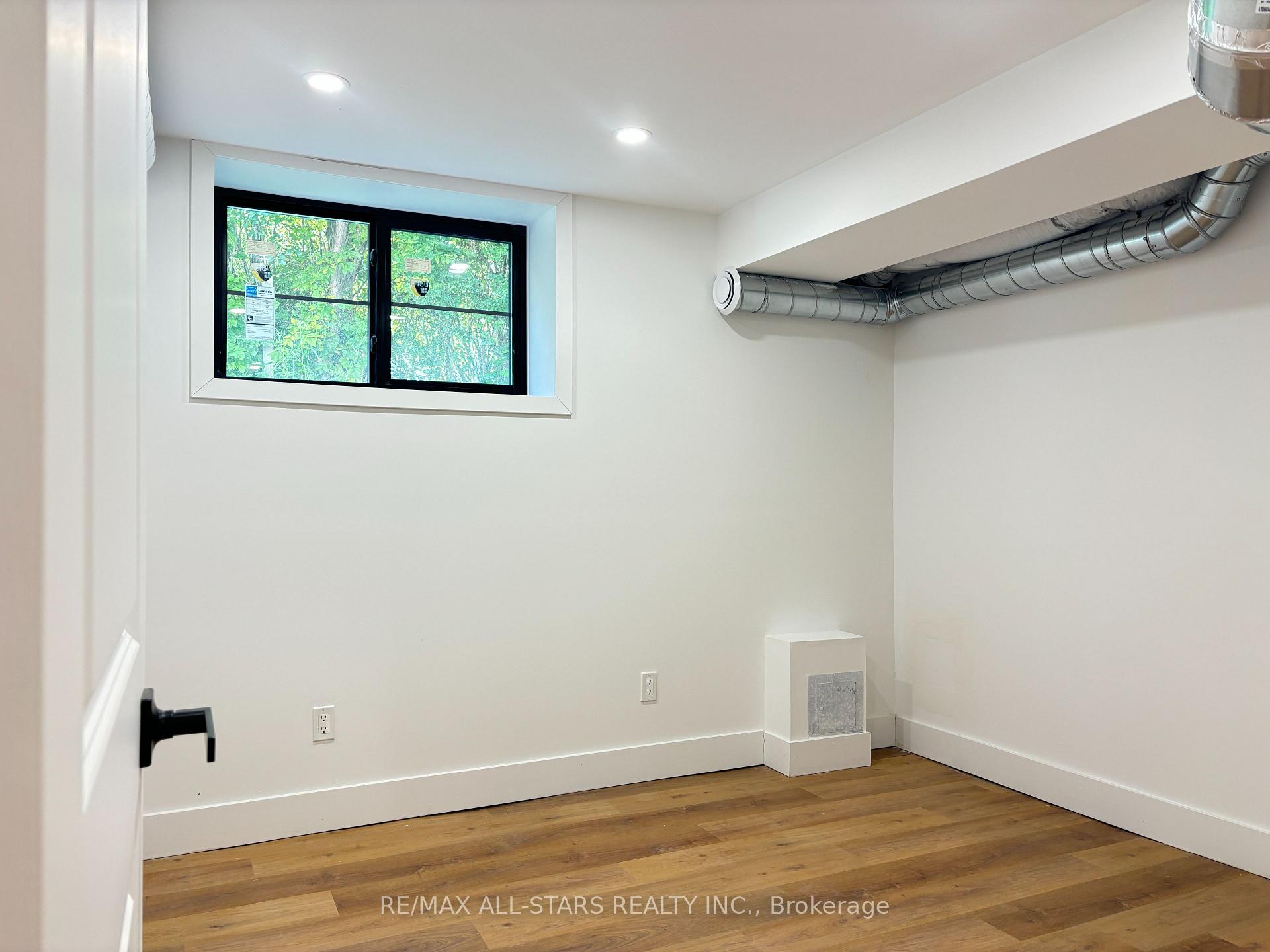 Photo 9 of Unit B, 1678 Metro Road, Georgina, Historic Lakeshore Communities — HOMEH