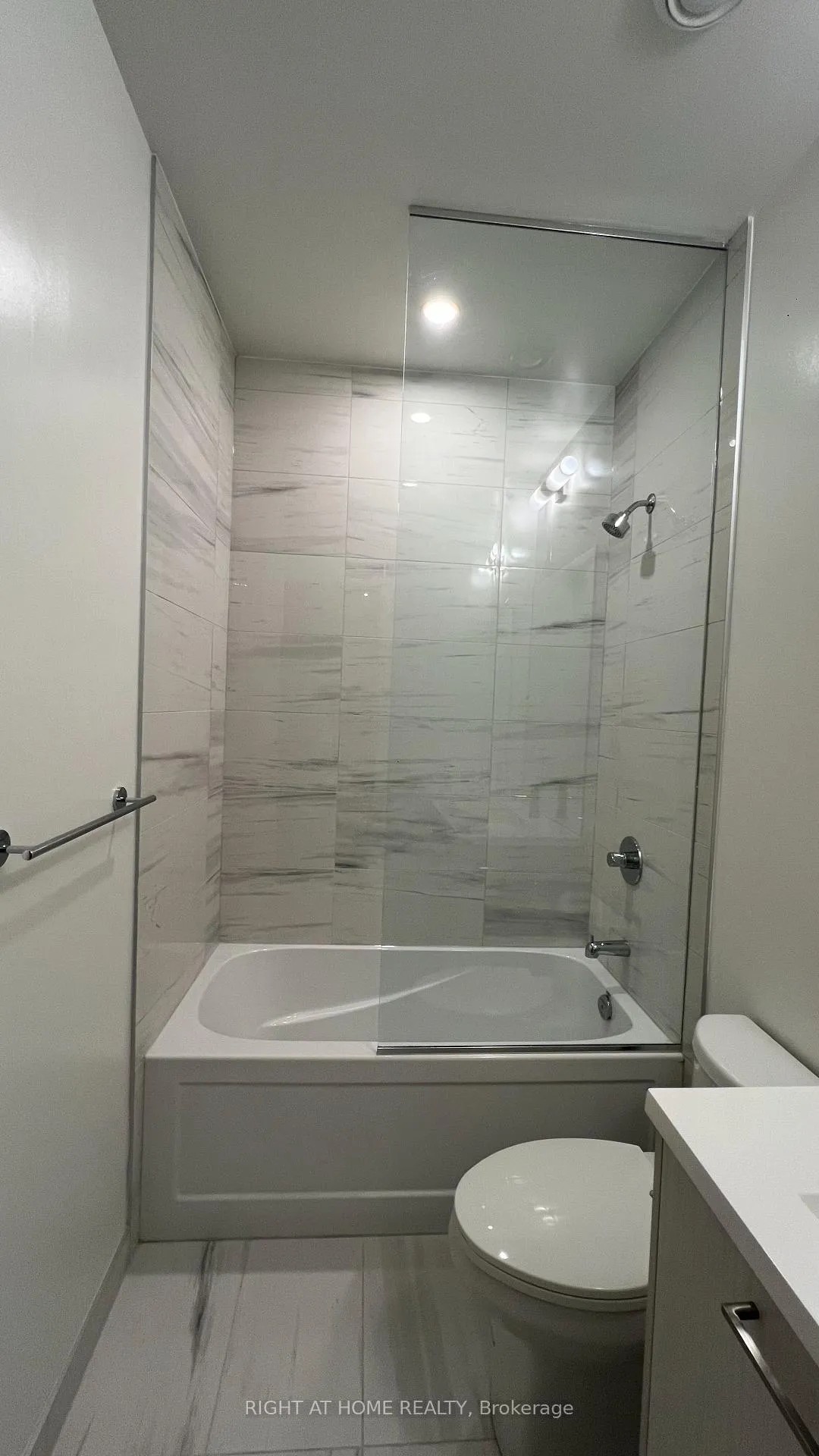 Photo 8 of Unit 202, 28 Interchange Way, Vaughan, Vaughan Corporate Centre — HOMEH