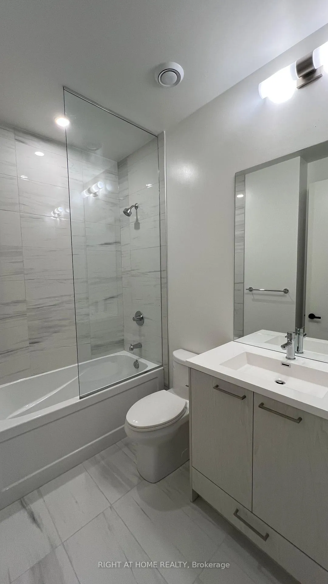Photo 9 of Unit 202, 28 Interchange Way, Vaughan, Vaughan Corporate Centre — HOMEH