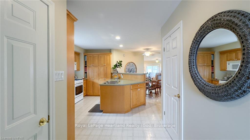 Photo 3 of 301 Bethune Crescent, Goderich, Goderich (Town) — HOMEH